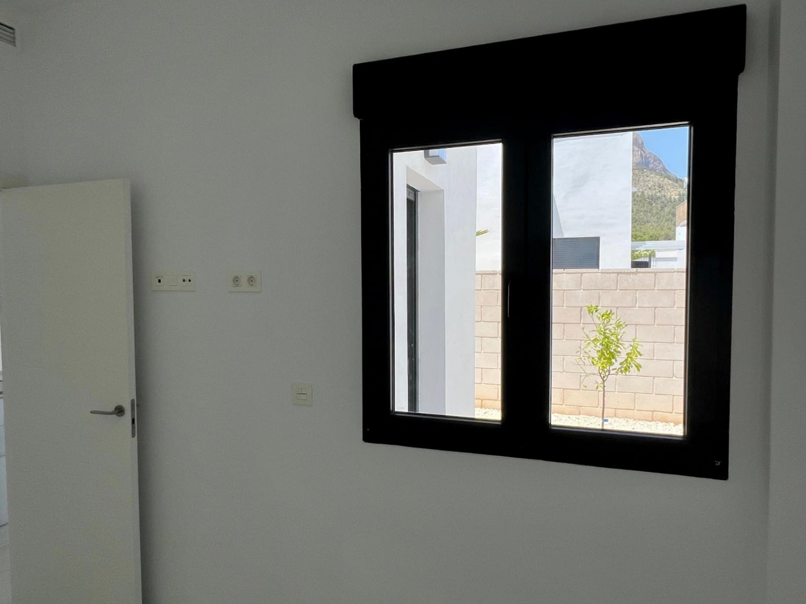 Semi-detached villa with private pool, terrace and solarium, 3 bedrooms, 3 bathrooms in Polop-LAST PROPERTY AVAILABLE, READY TO MOVE IN!!!