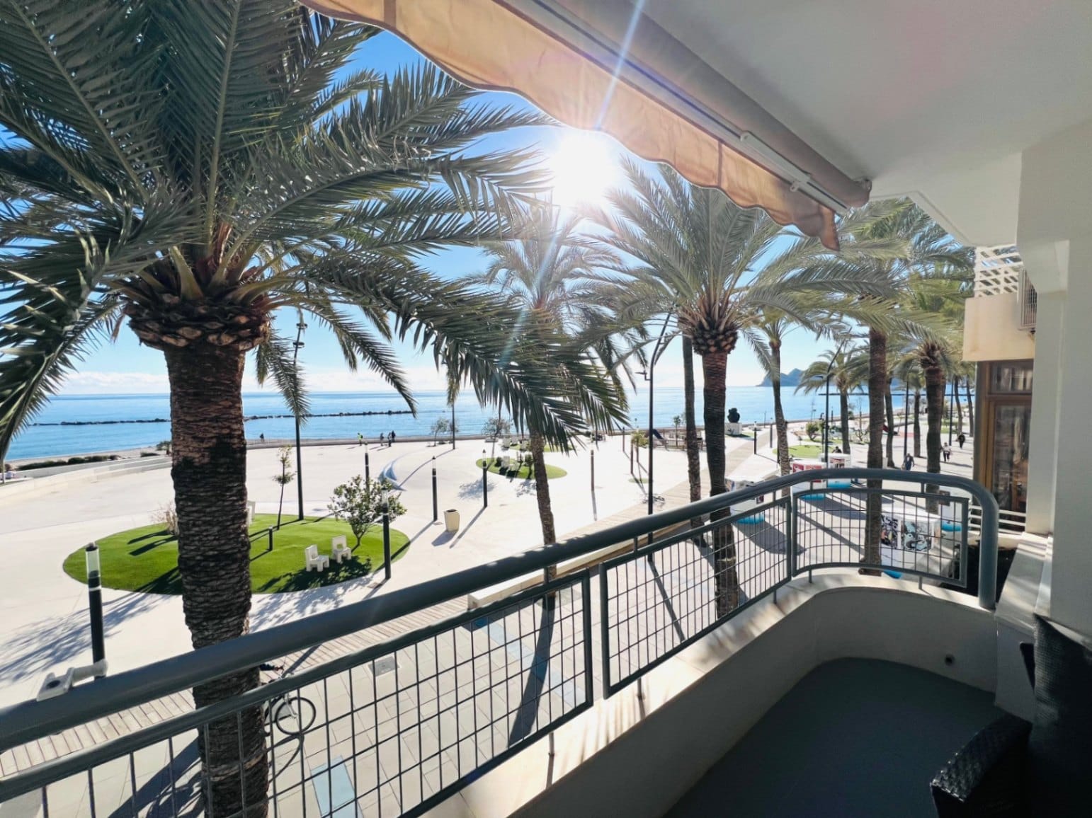 Fantastic apartment on the first line of Altea