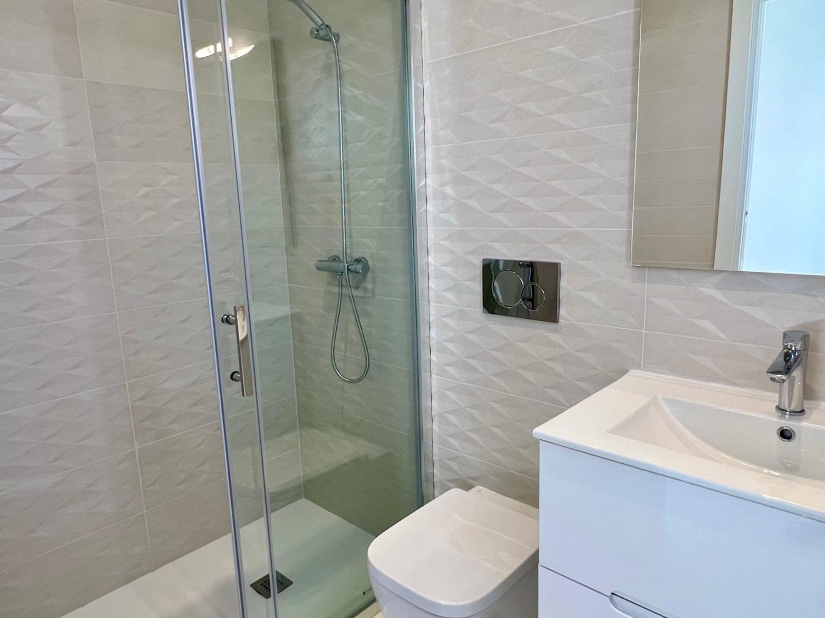 Semi-detached villa with private pool, terrace and solarium, 3 bedrooms, 3 bathrooms in Polop-LAST PROPERTY AVAILABLE, READY TO MOVE IN!!!