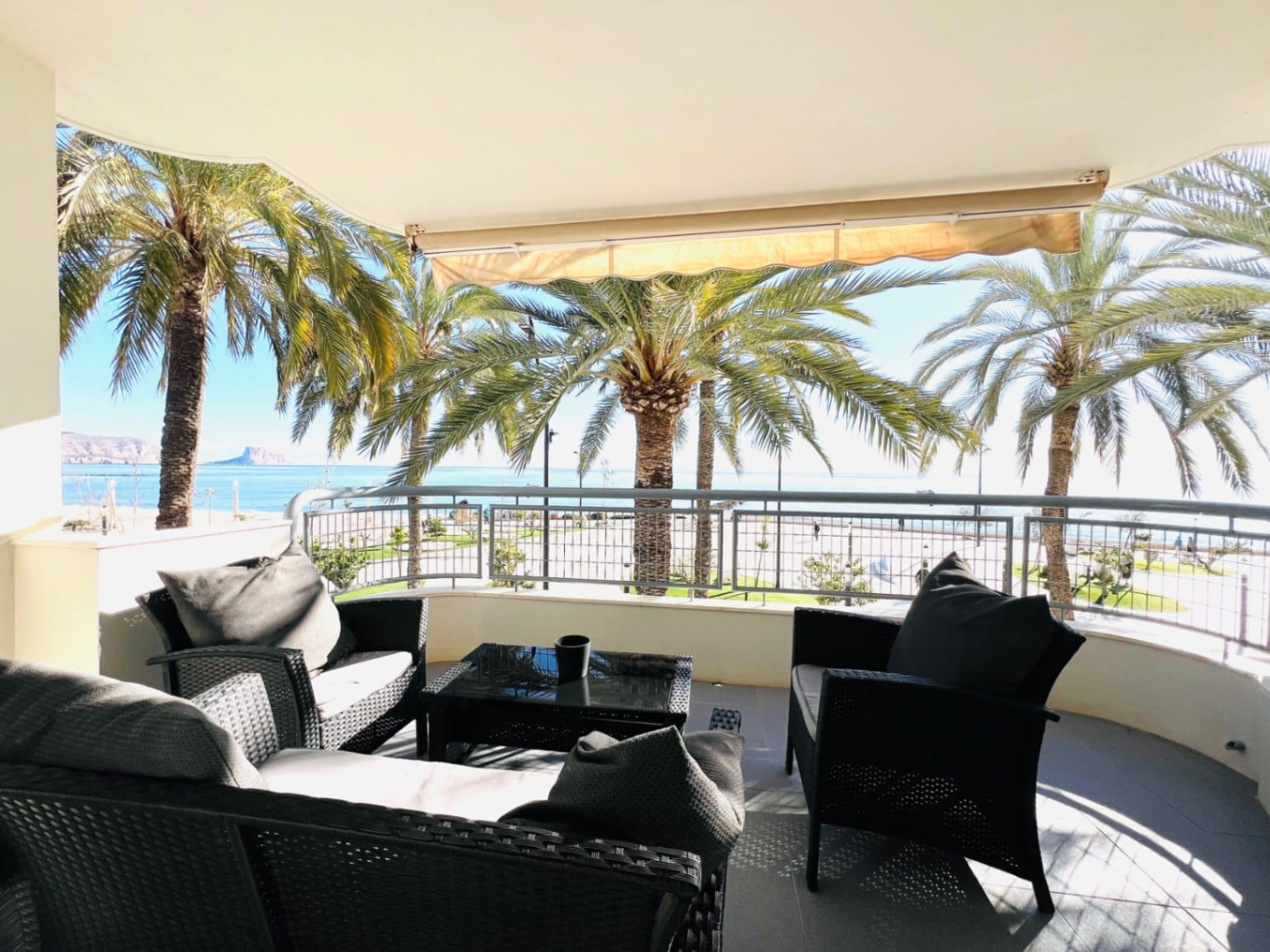 Fantastic apartment on the first line of Altea