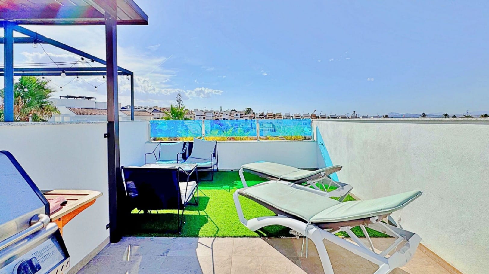 Townhouse in Torrevieja with 3 bedrooms and 3 bathrooms.