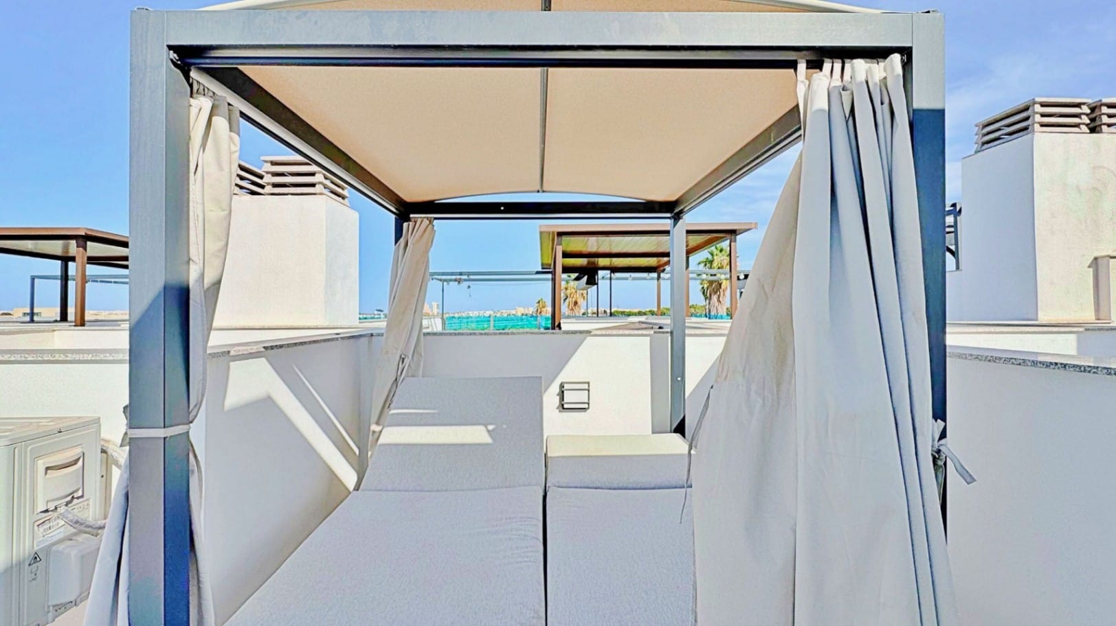 Townhouse in Torrevieja with 3 bedrooms and 3 bathrooms.