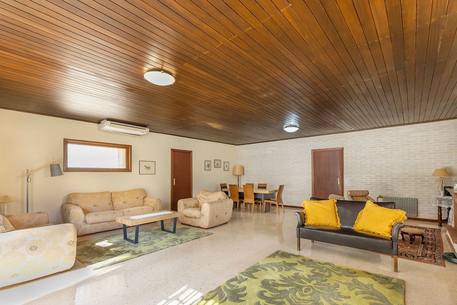 Independent villa with private pool and garden, 5 bedrooms+3 bathrooms in Las Filipinas, Orihuela Costa, Alicante
