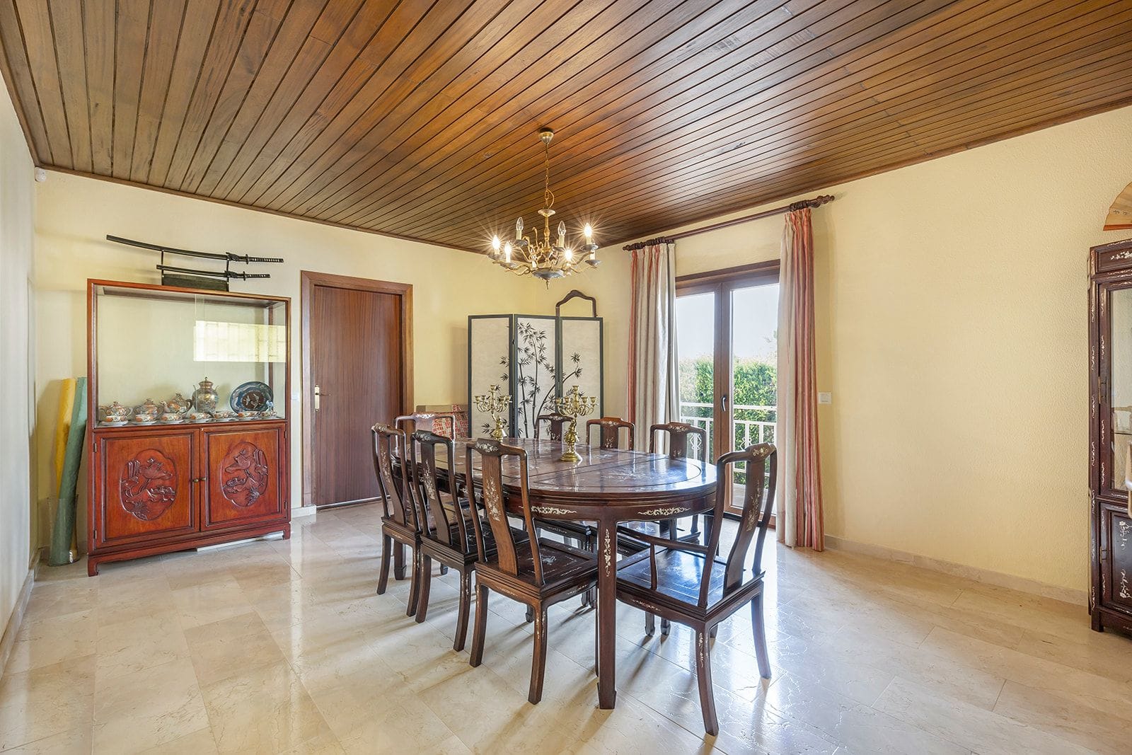 Independent villa with private pool and garden, 5 bedrooms+3 bathrooms in Las Filipinas, Orihuela Costa, Alicante