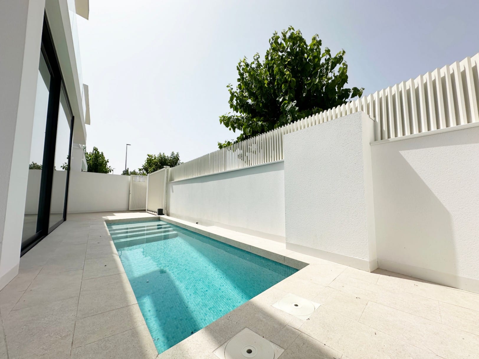Key-Ready Independent Villa with swimming pool, terrace and solarium – Torre de la Horadada