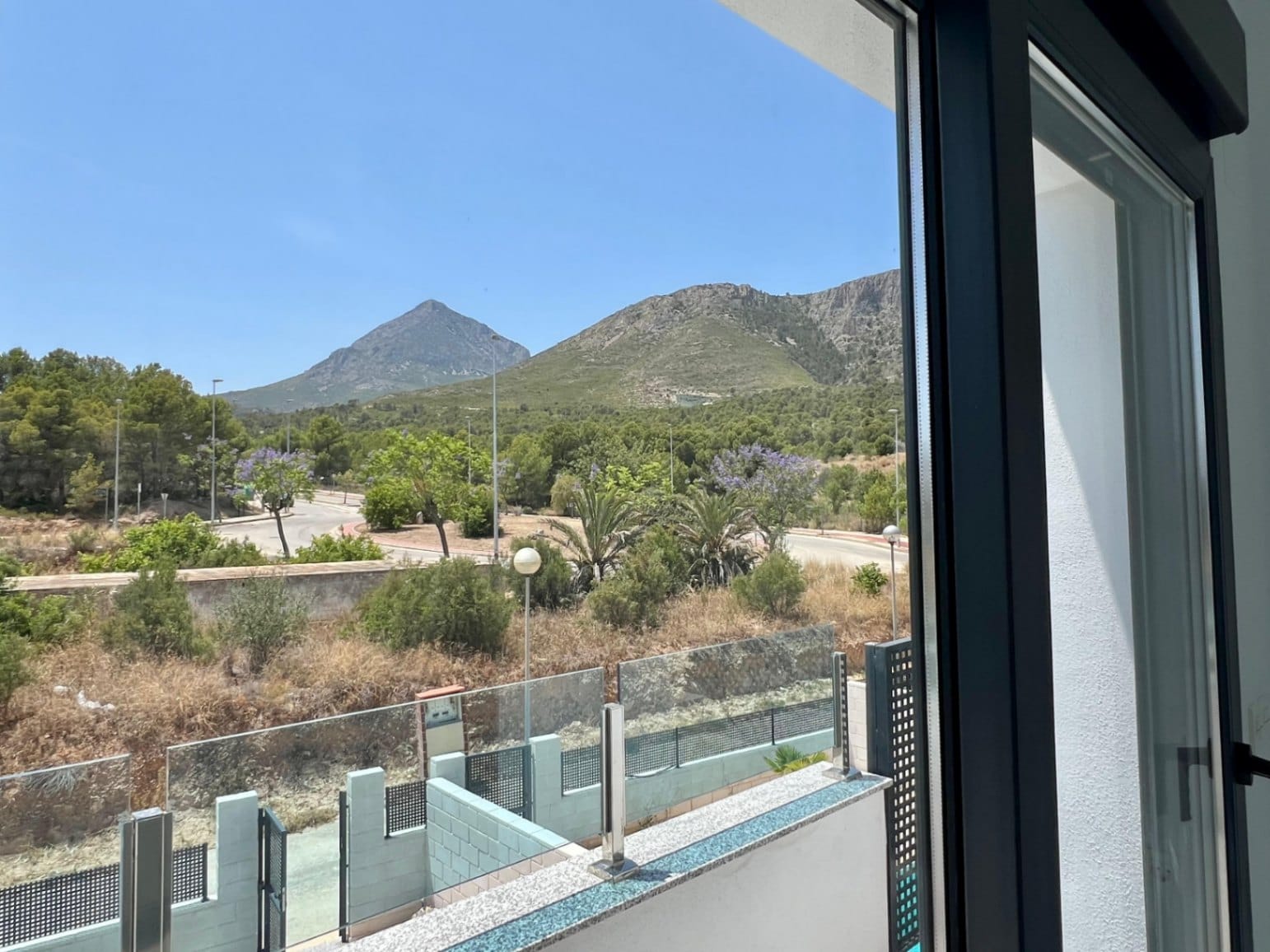 Semi-detached villa with private pool, terrace and solarium, 3 bedrooms, 3 bathrooms in Polop-LAST PROPERTY AVAILABLE, READY TO MOVE IN!!!