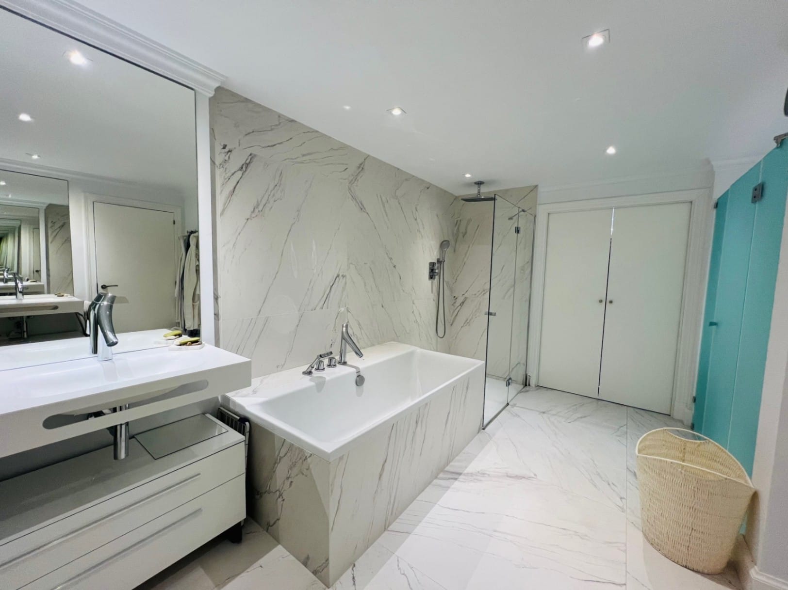 Fantastic apartment on the first line of Altea