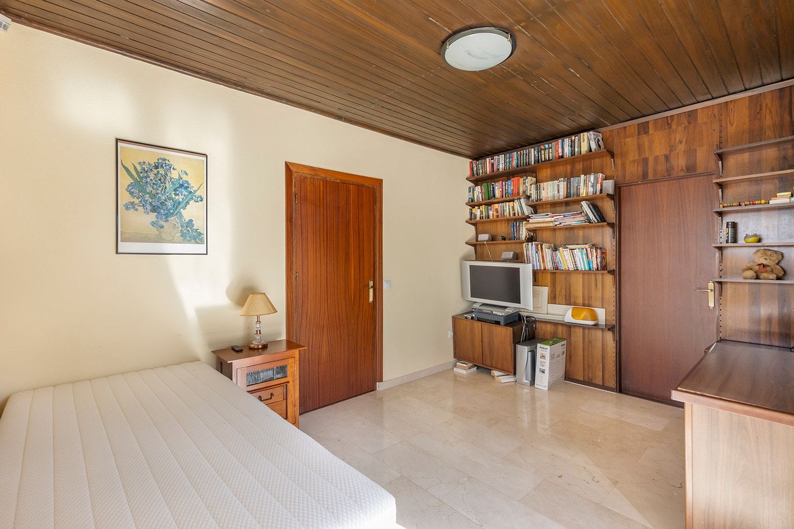 Independent villa with private pool and garden, 5 bedrooms+3 bathrooms in Las Filipinas, Orihuela Costa, Alicante