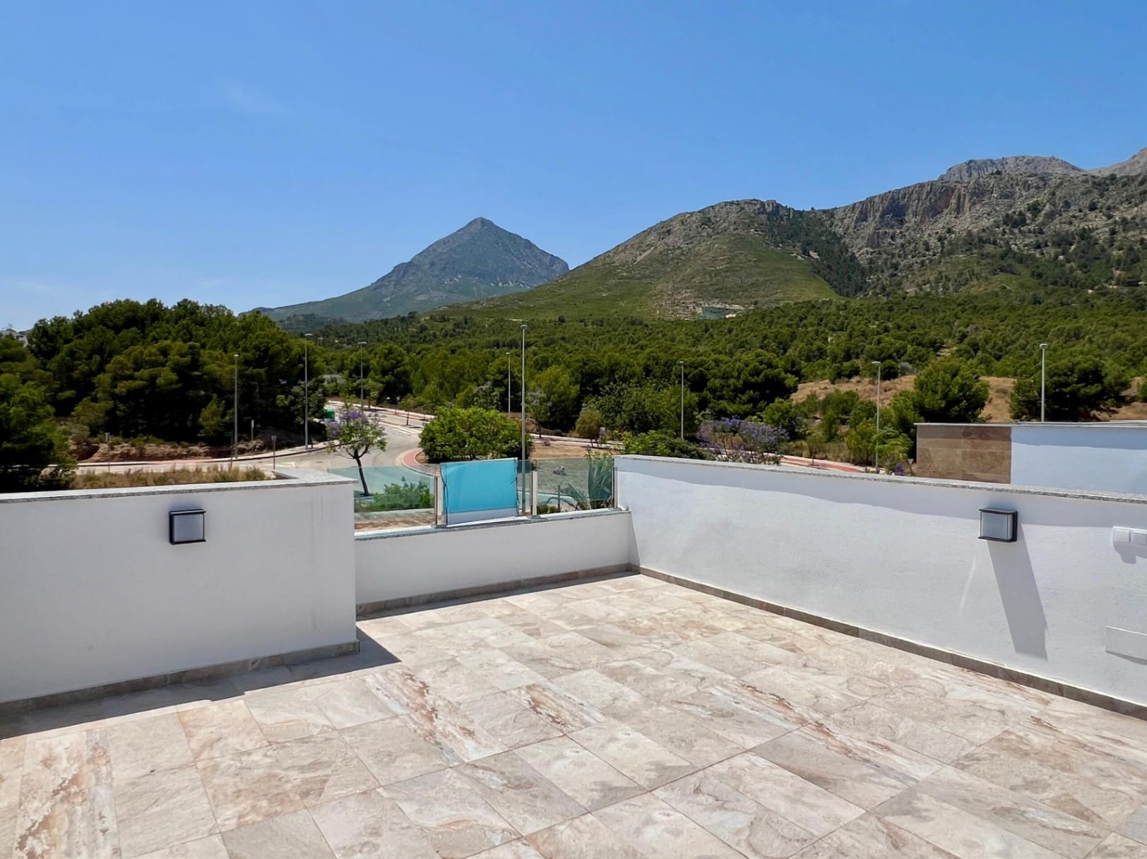 Semi-detached villa with private pool, terrace and solarium, 3 bedrooms, 3 bathrooms in Polop-LAST PROPERTY AVAILABLE, READY TO MOVE IN!!!