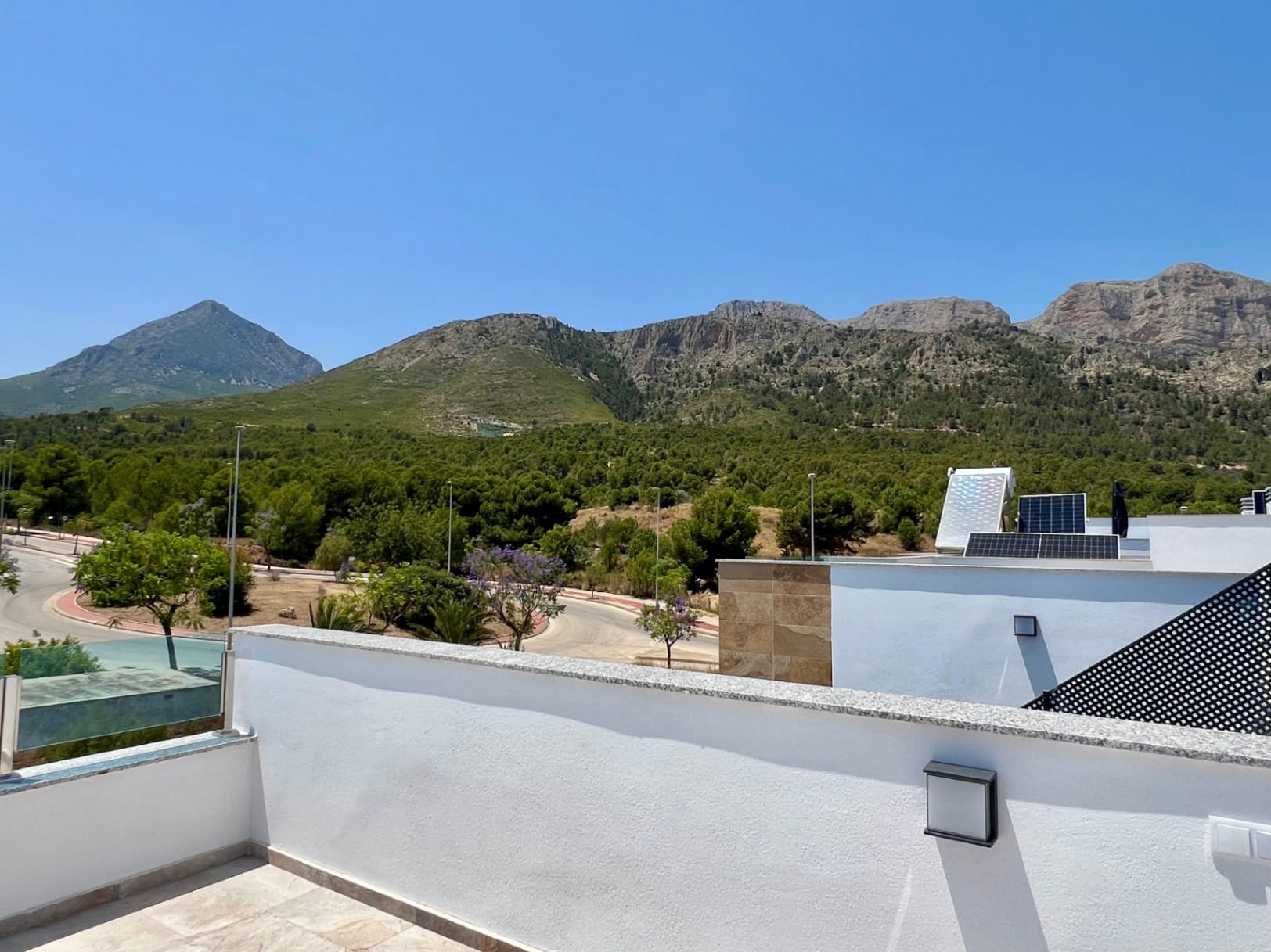 Semi-detached villa with private pool, terrace and solarium, 3 bedrooms, 3 bathrooms in Polop-LAST PROPERTY AVAILABLE, READY TO MOVE IN!!!