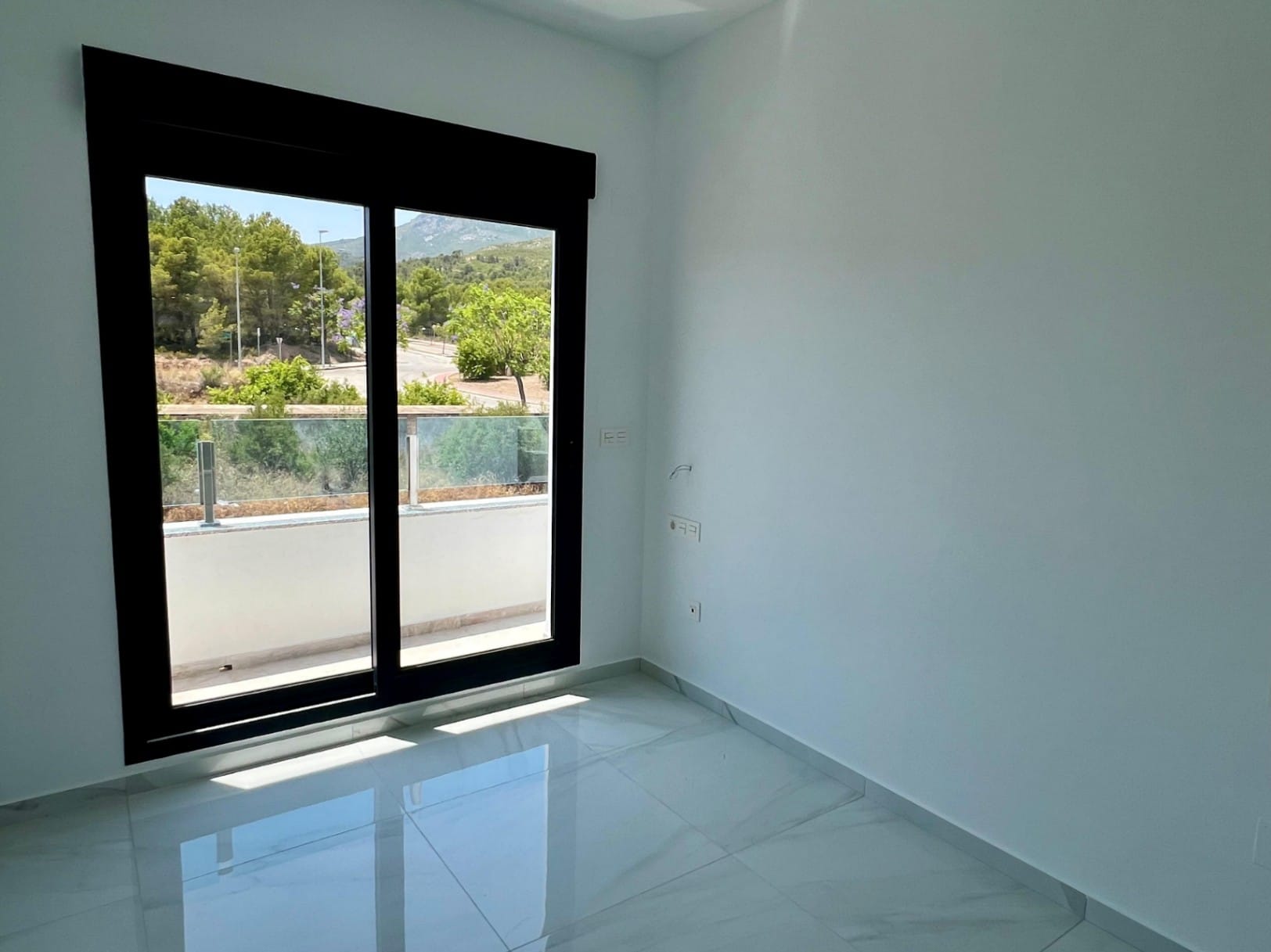 Semi-detached villa with private pool, terrace and solarium, 3 bedrooms, 3 bathrooms in Polop-LAST PROPERTY AVAILABLE, READY TO MOVE IN!!!