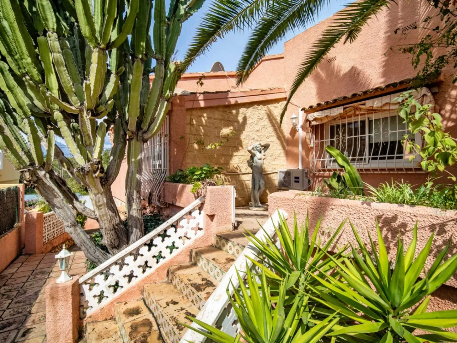 Villa for sale in Albir