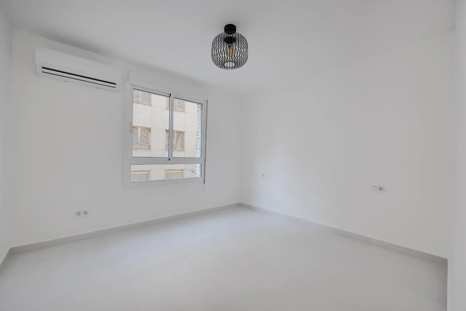 Magnifico Apartamento de tres dormitorios totalmente renovado con Vistas al Mar en venta en Torrevieja, Alicante