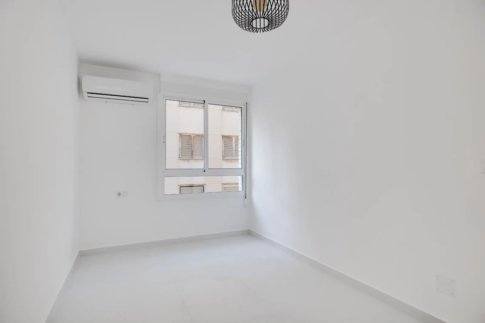 Magnifico Apartamento de tres dormitorios totalmente renovado con Vistas al Mar en venta en Torrevieja, Alicante