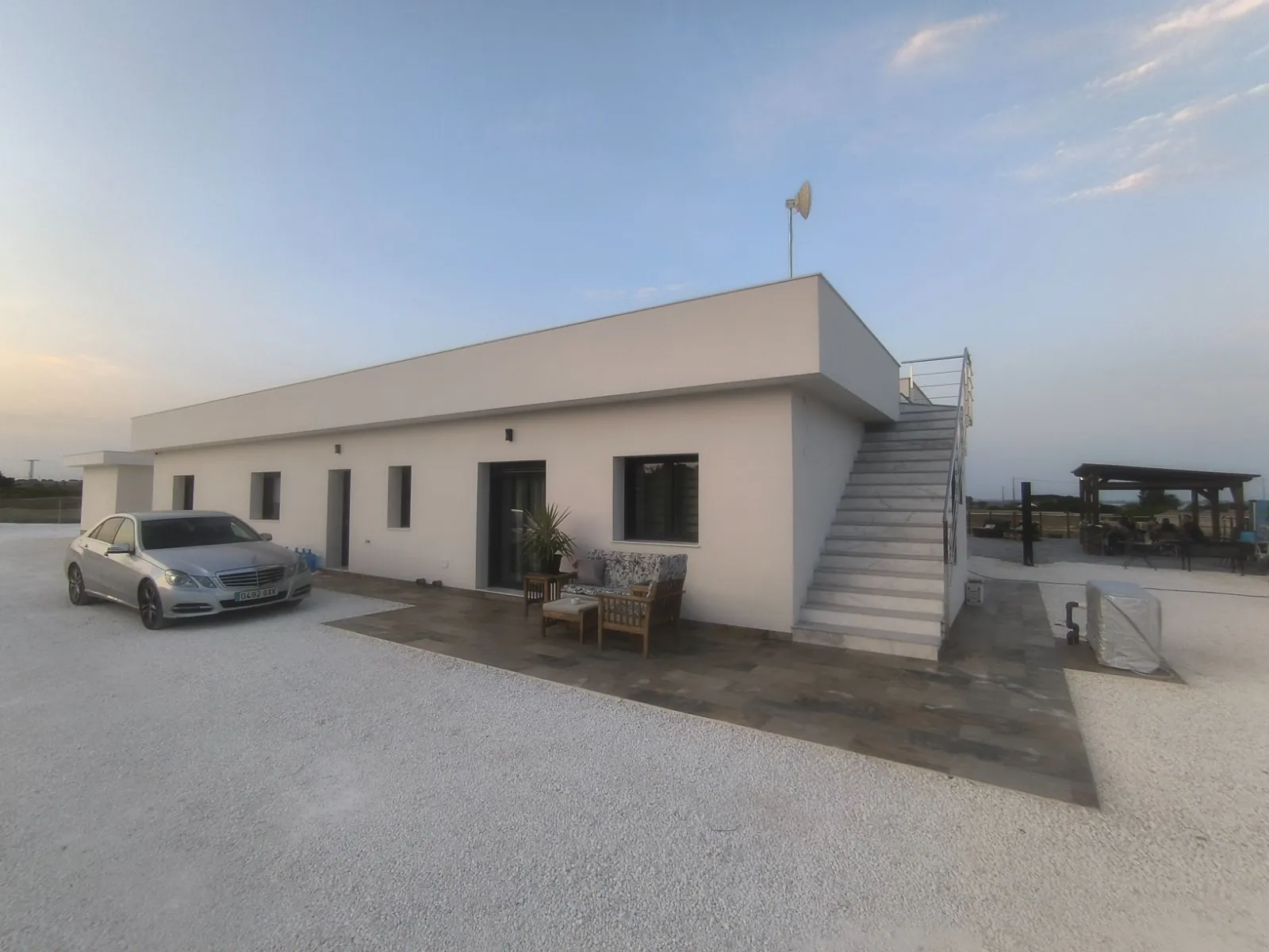 Impresionante Villa independiente con gran terreno en venta en Los Montesinos, Alicante