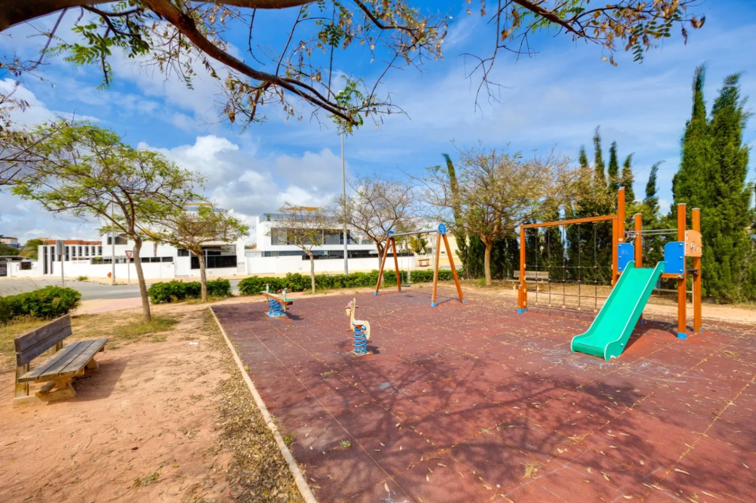 Increíble Villa de tres dormitorios en venta en Lomas de Cabo Roig, Orihuela Costa