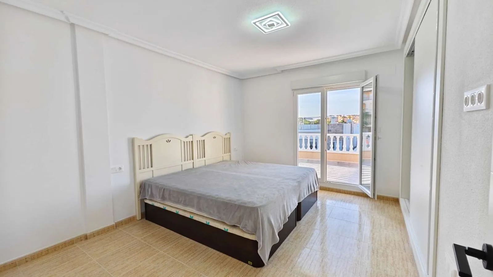 Chalet en venta de 4 dormitorios en Torrevieja, Alicante
