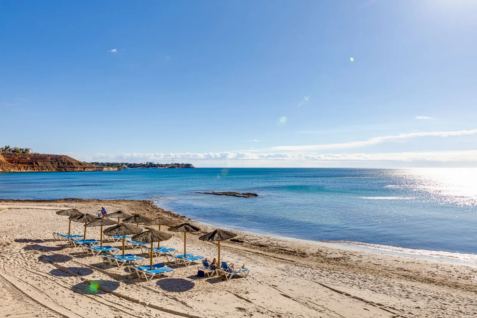 Increíble Villa de tres dormitorios en venta en Lomas de Cabo Roig, Orihuela Costa