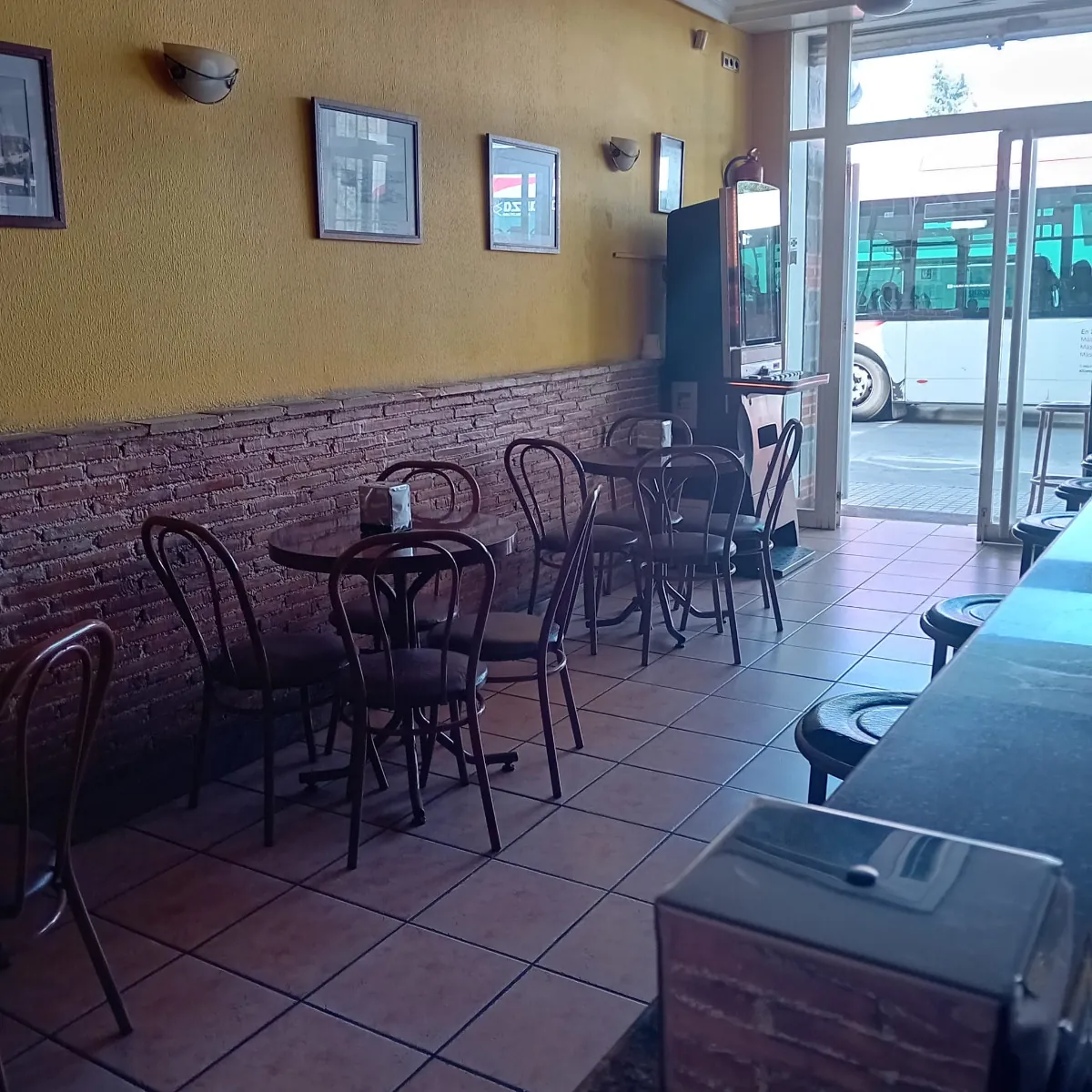 Venta. Local comercial en Torrevieja