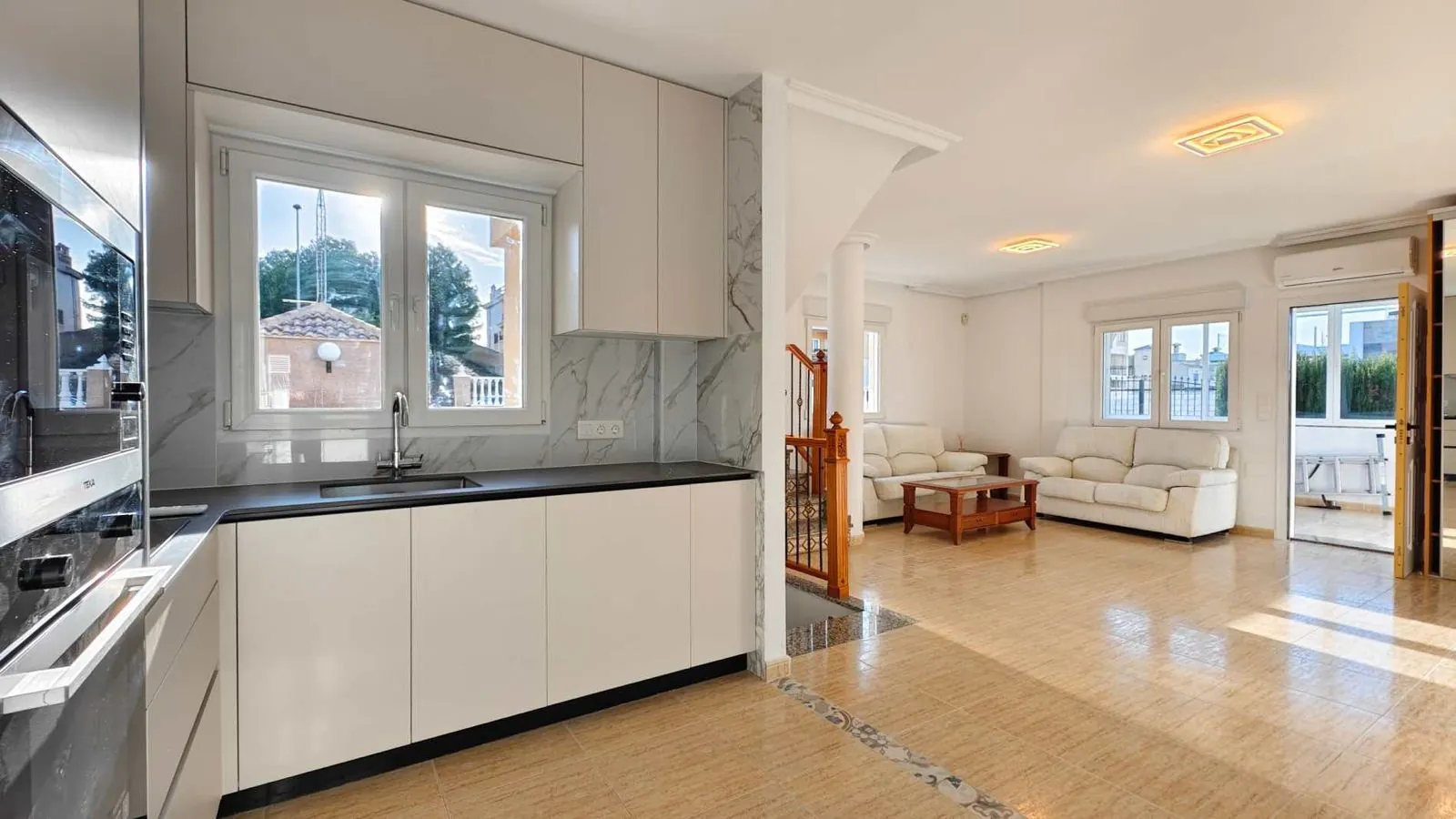 Chalet en venta de 4 dormitorios en Torrevieja, Alicante