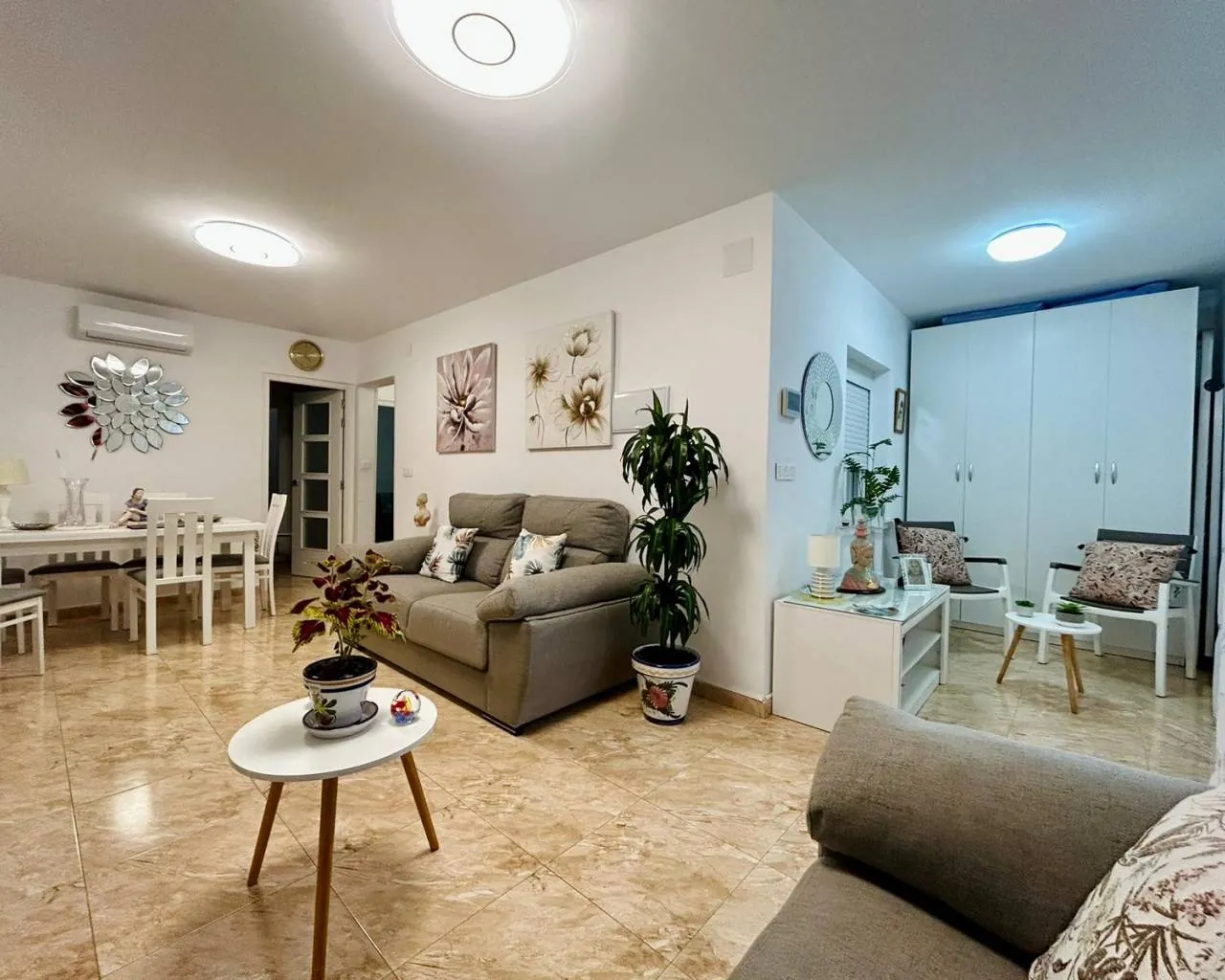 Casa adosada totalmente reformada en venta en El Chaparral, Torrevieja