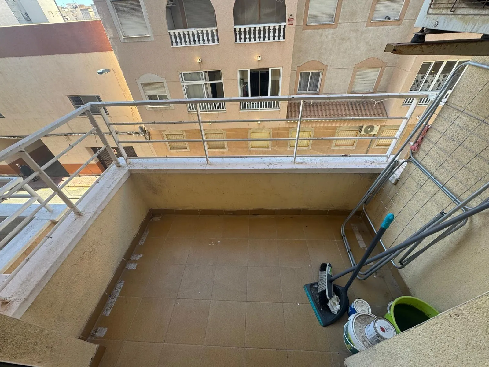 Apartamento de dos dormitorios en venta en Torrevieja, Alicante