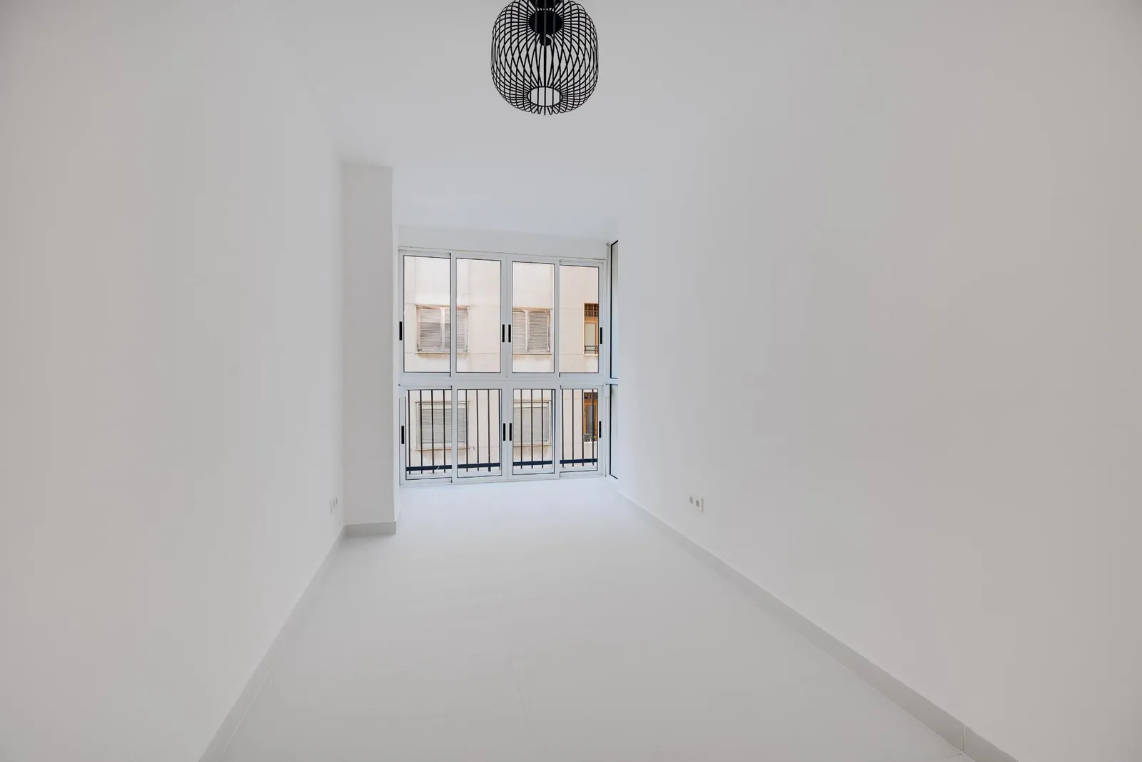 Magnifico Apartamento de tres dormitorios totalmente renovado con Vistas al Mar en venta en Torrevieja, Alicante