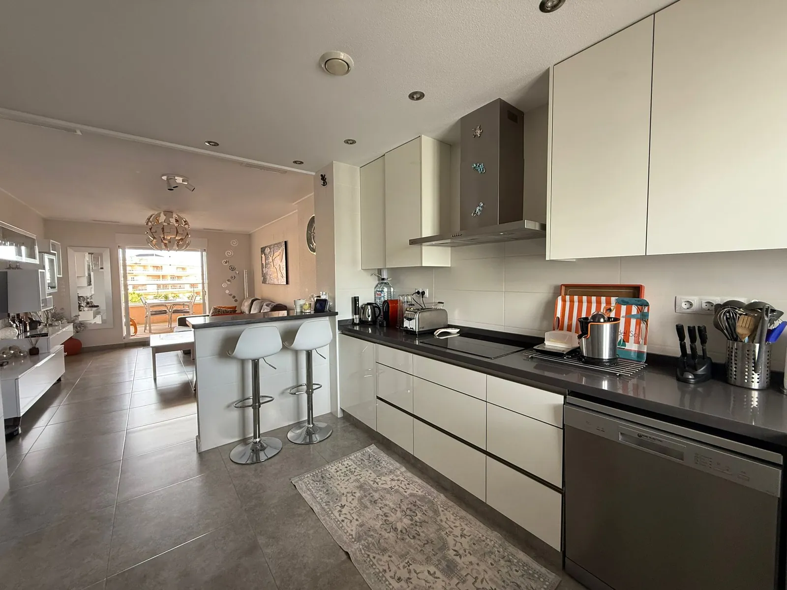 Apartamento de dos dormitorios en venta en Villamartín, Orihuela Costa
