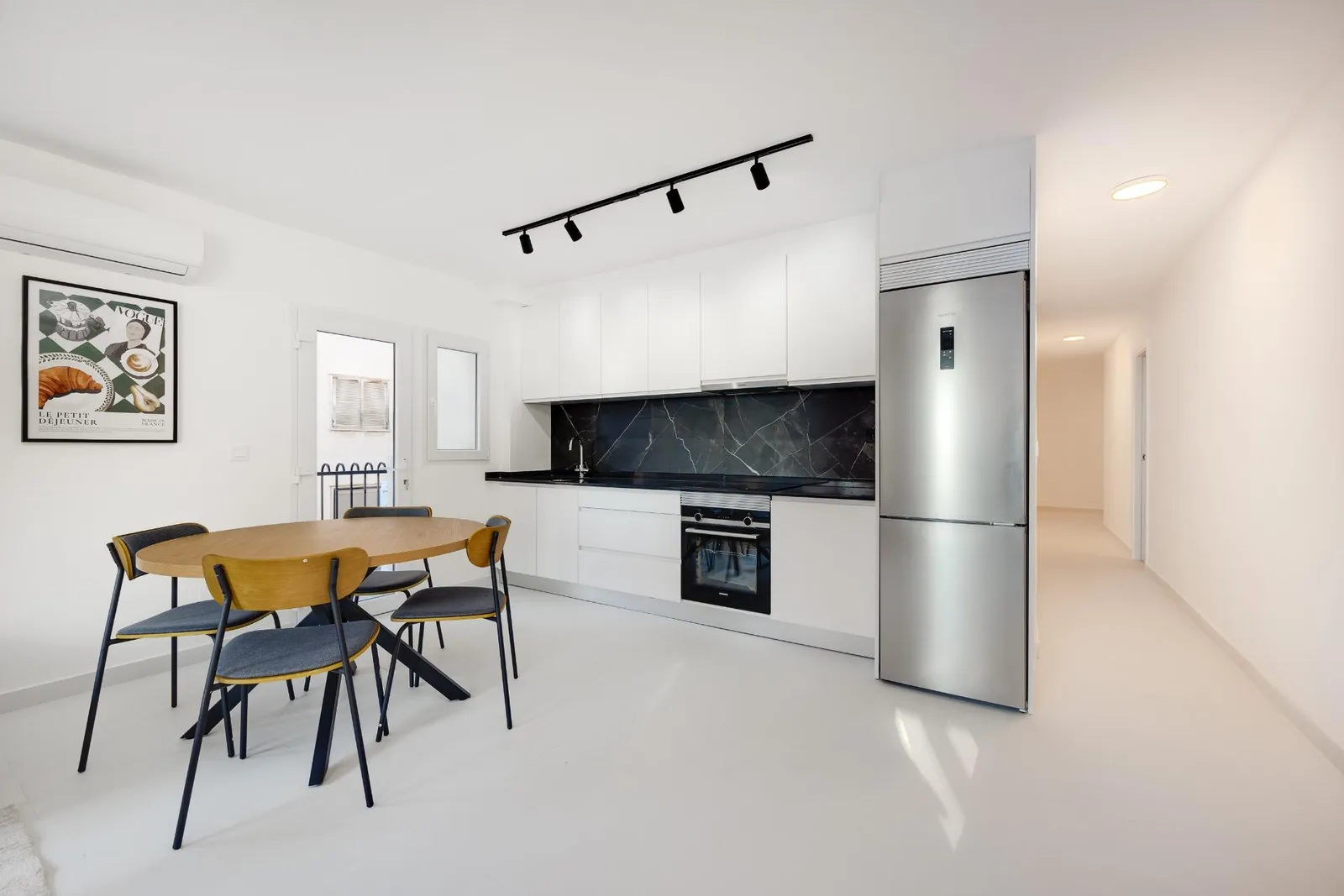 Magnifico Apartamento de tres dormitorios totalmente renovado con Vistas al Mar en venta en Torrevieja, Alicante