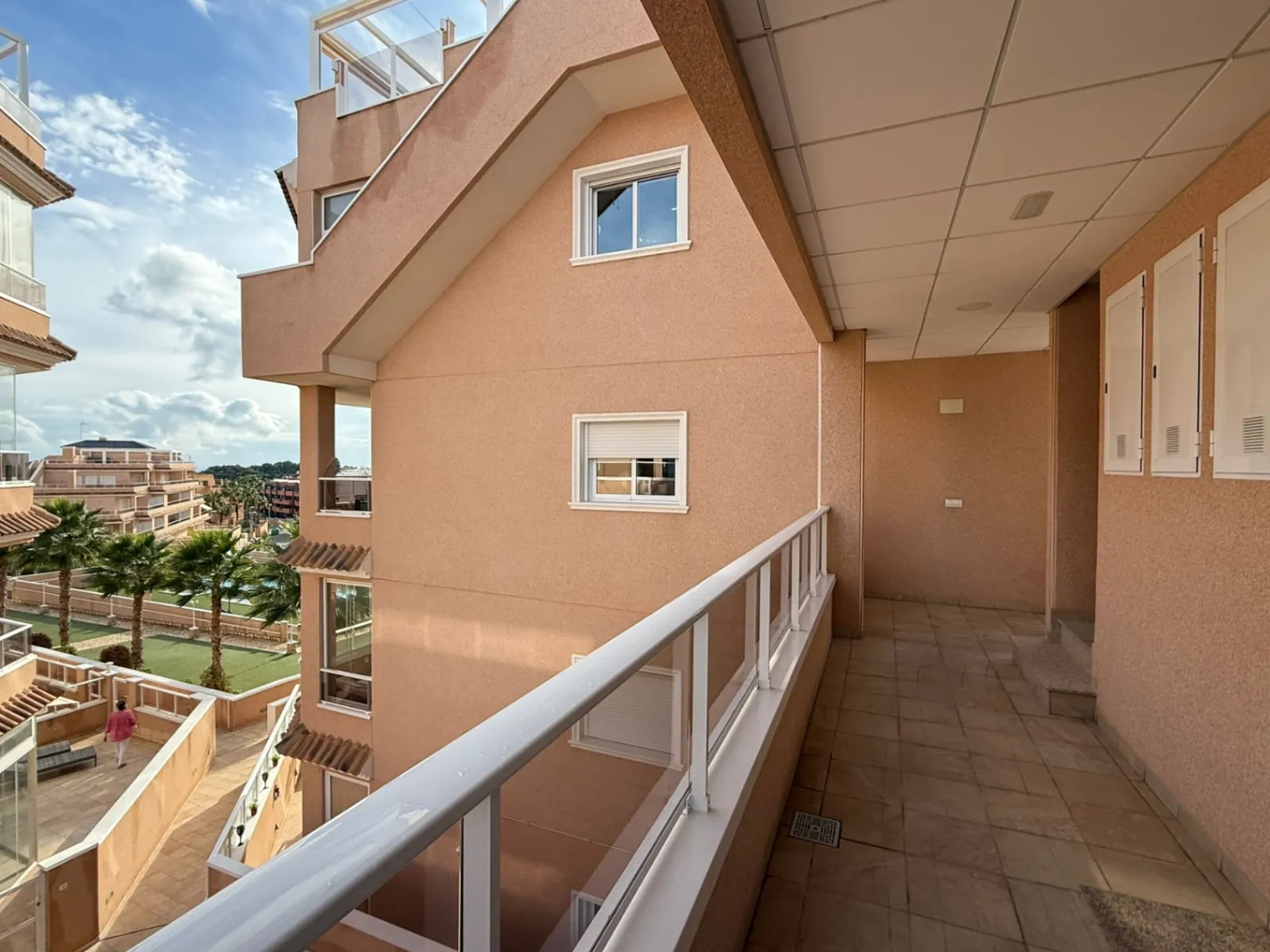 Apartamento de dos dormitorios en venta en Villamartín, Orihuela Costa