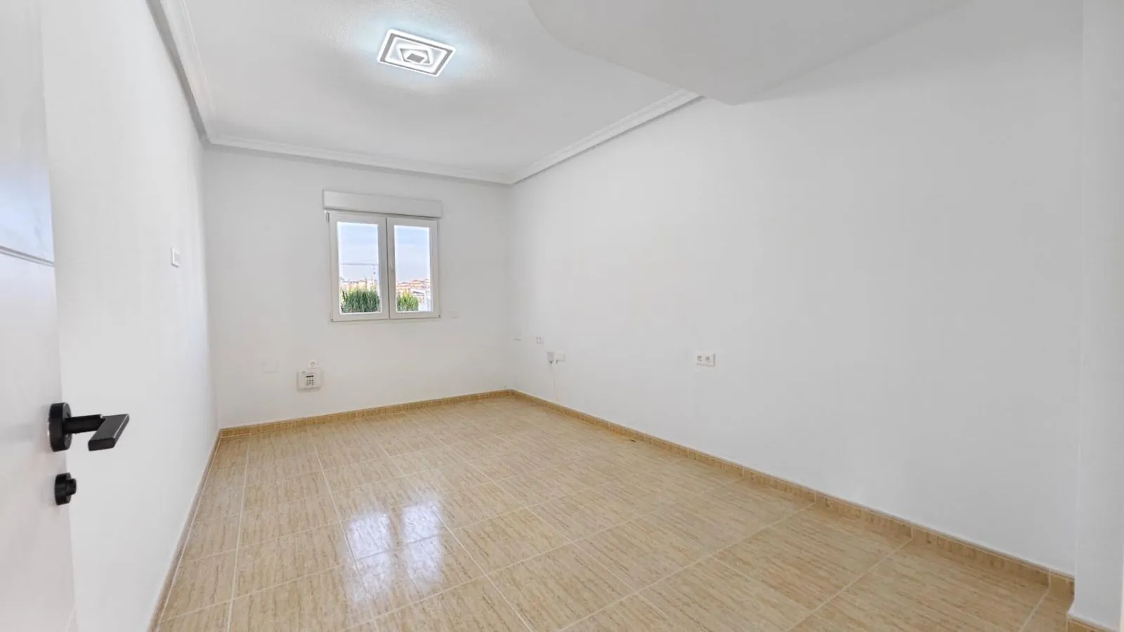 Chalet en venta de 4 dormitorios en Torrevieja, Alicante