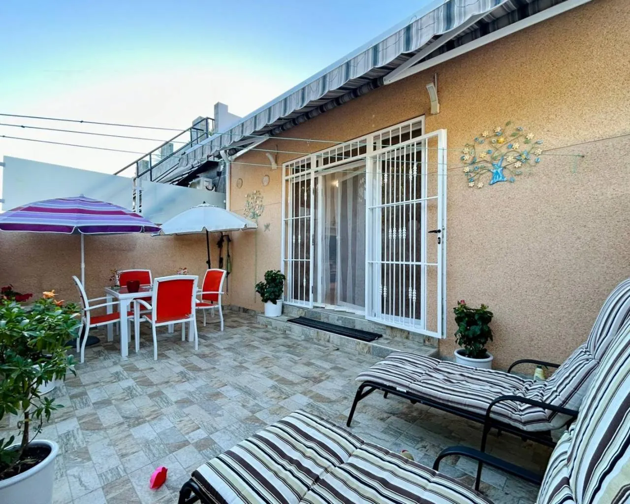 Casa adosada totalmente reformada en venta en El Chaparral, Torrevieja