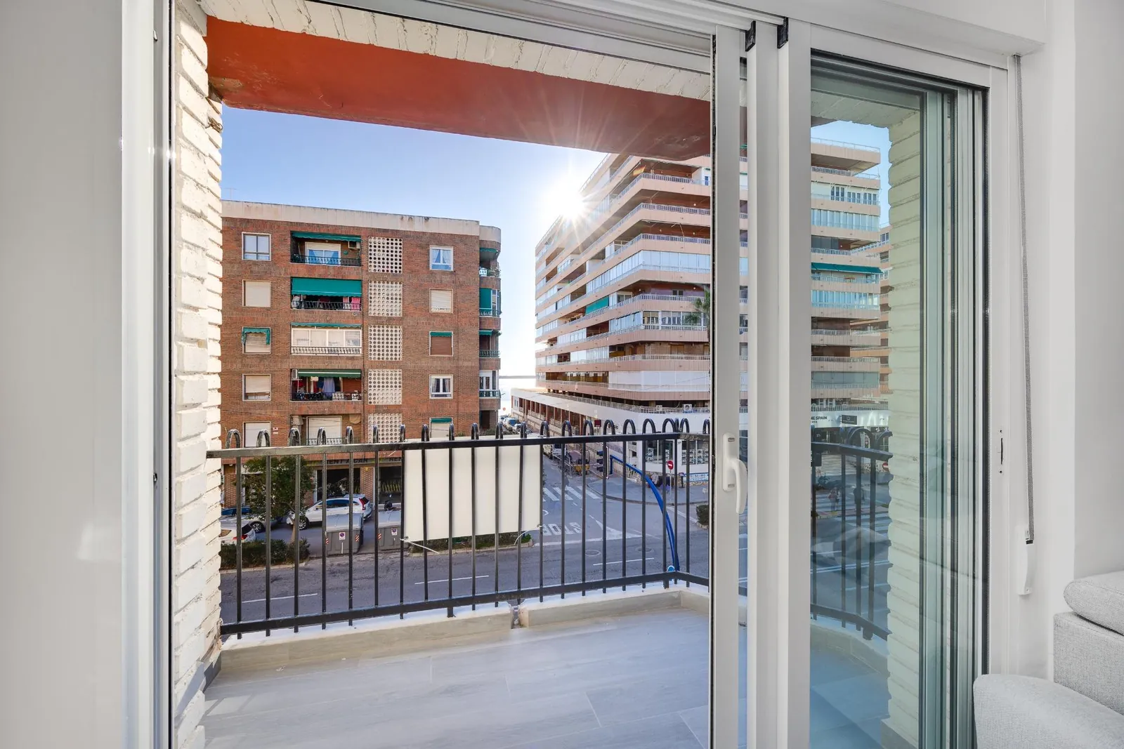 Magnifico Apartamento de tres dormitorios totalmente renovado con Vistas al Mar en venta en Torrevieja, Alicante