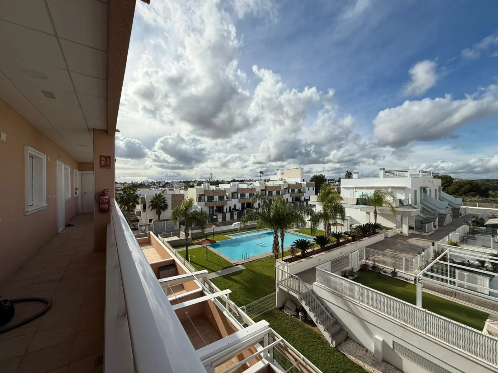 Apartamento de dos dormitorios en venta en Villamartín, Orihuela Costa