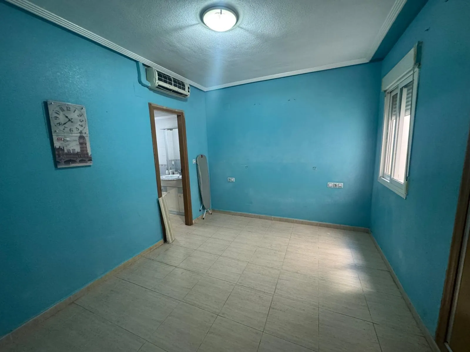 Apartamento de dos dormitorios en venta en Torrevieja, Alicante