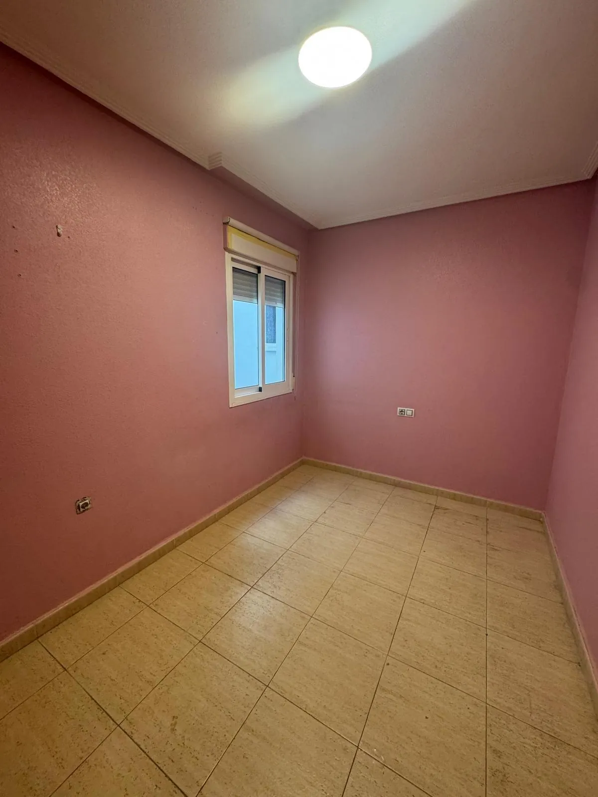 Apartamento de dos dormitorios en venta en Torrevieja, Alicante