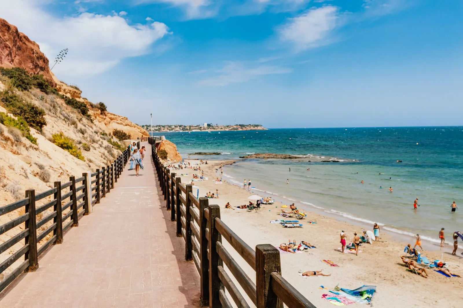 Increíble Villa de tres dormitorios en venta en Lomas de Cabo Roig, Orihuela Costa