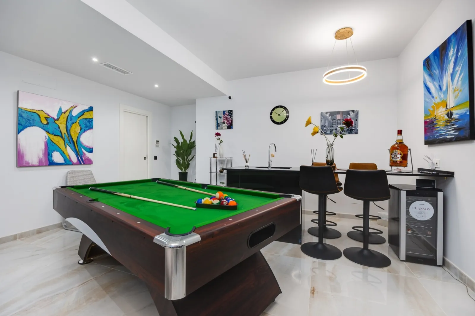 Increíble Villa de tres dormitorios en venta en Lomas de Cabo Roig, Orihuela Costa