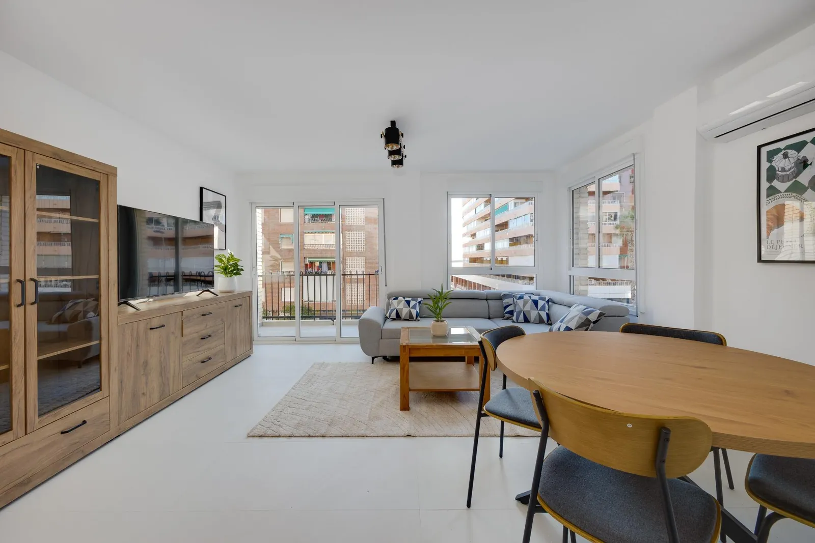 Magnifico Apartamento de tres dormitorios totalmente renovado con Vistas al Mar en venta en Torrevieja, Alicante