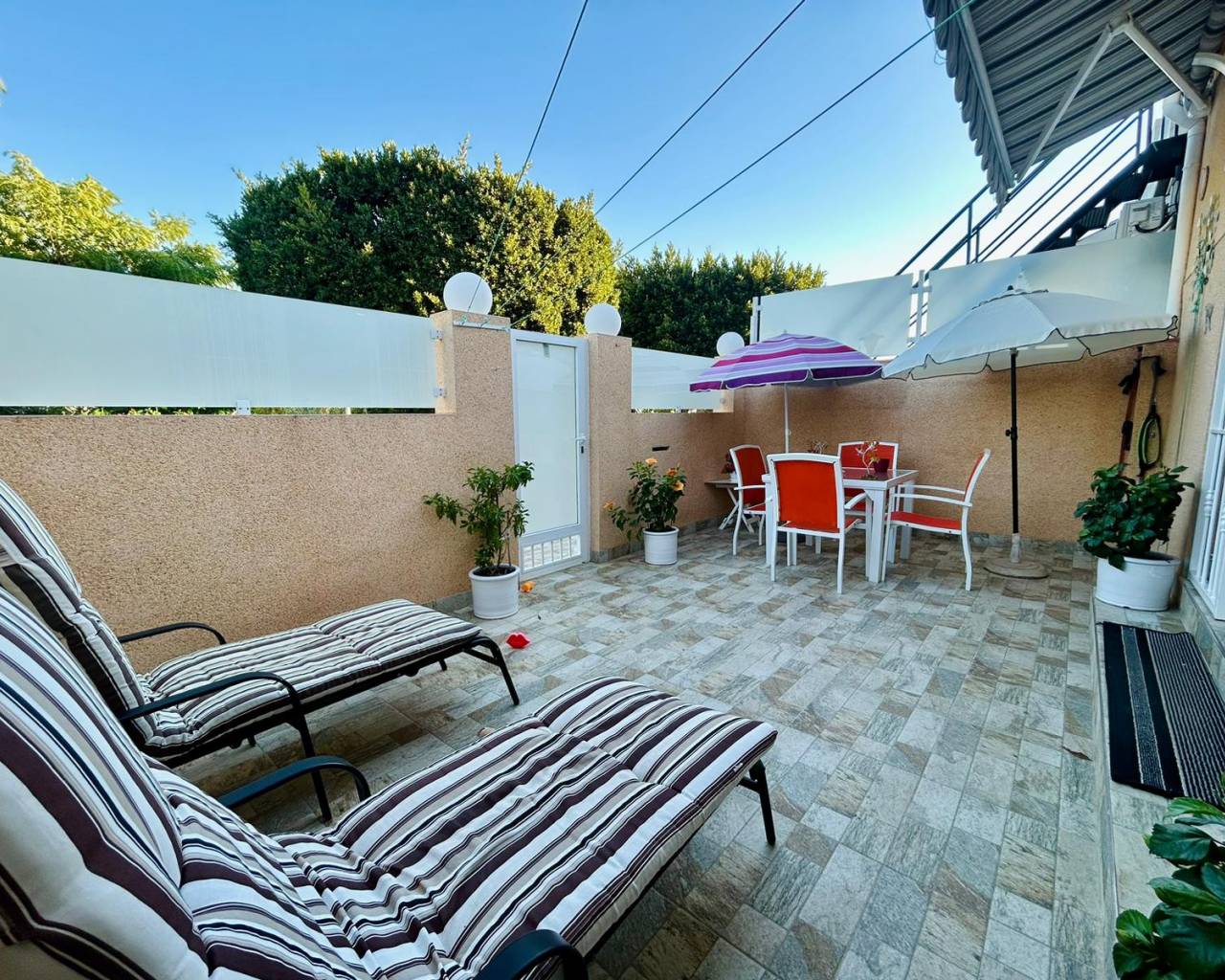 Casa adosada totalmente reformada en venta en El Chaparral, Torrevieja
