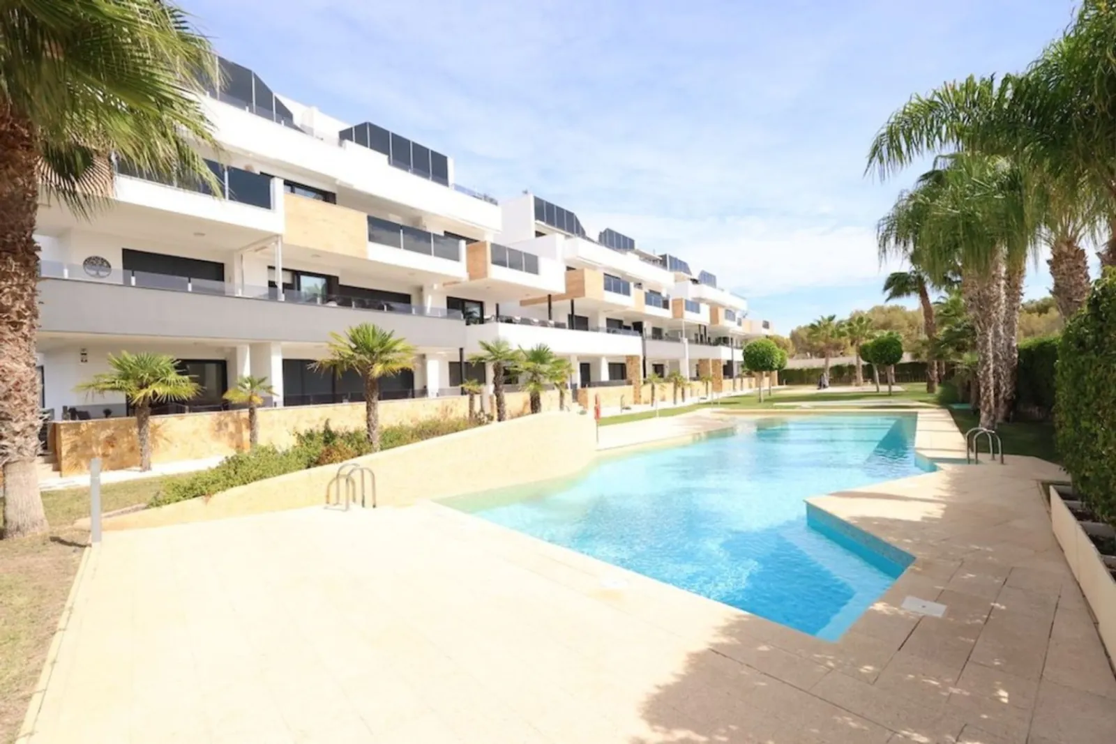 Magnifico Apartamento de dos dormitorios en venta en Orihuela Costa, Alicante