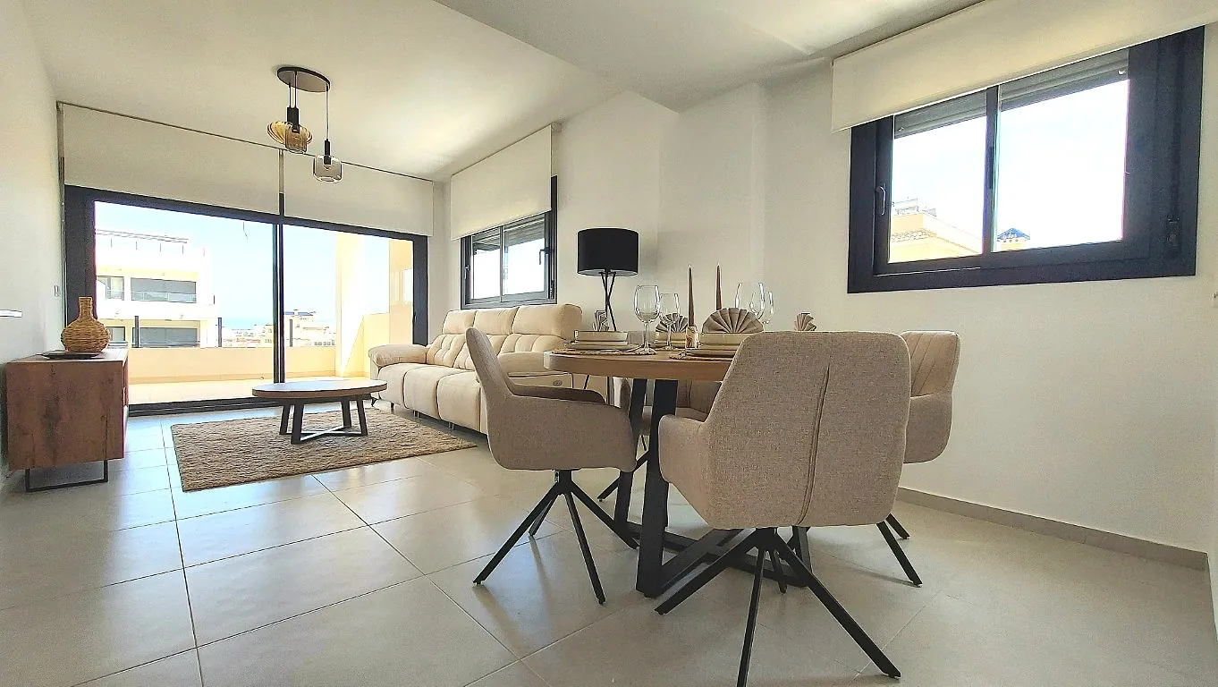 Increíble apartamento de tres dormitorios en venta en Villamartín, Orihuela Costa