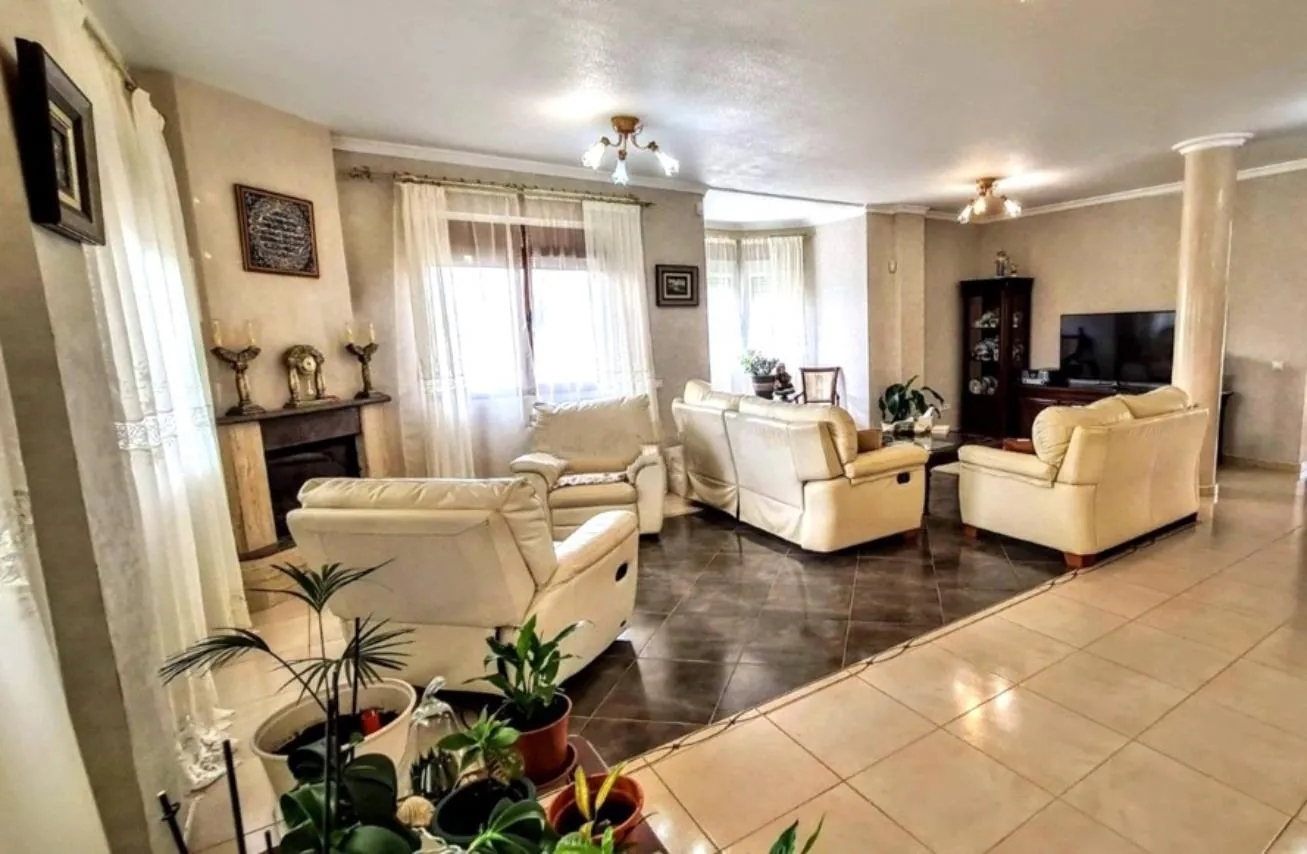 Preciosa Villa Independiente en venta en Ciudad Quesada