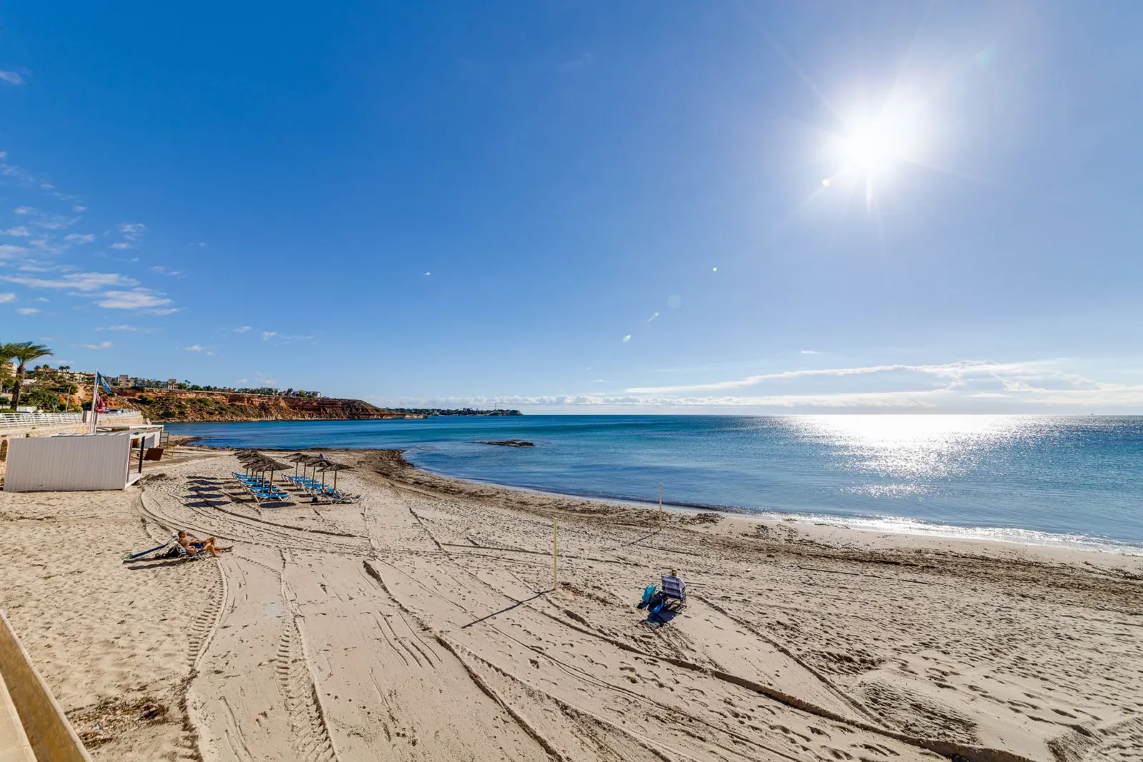 Increíble Villa de tres dormitorios en venta en Lomas de Cabo Roig, Orihuela Costa