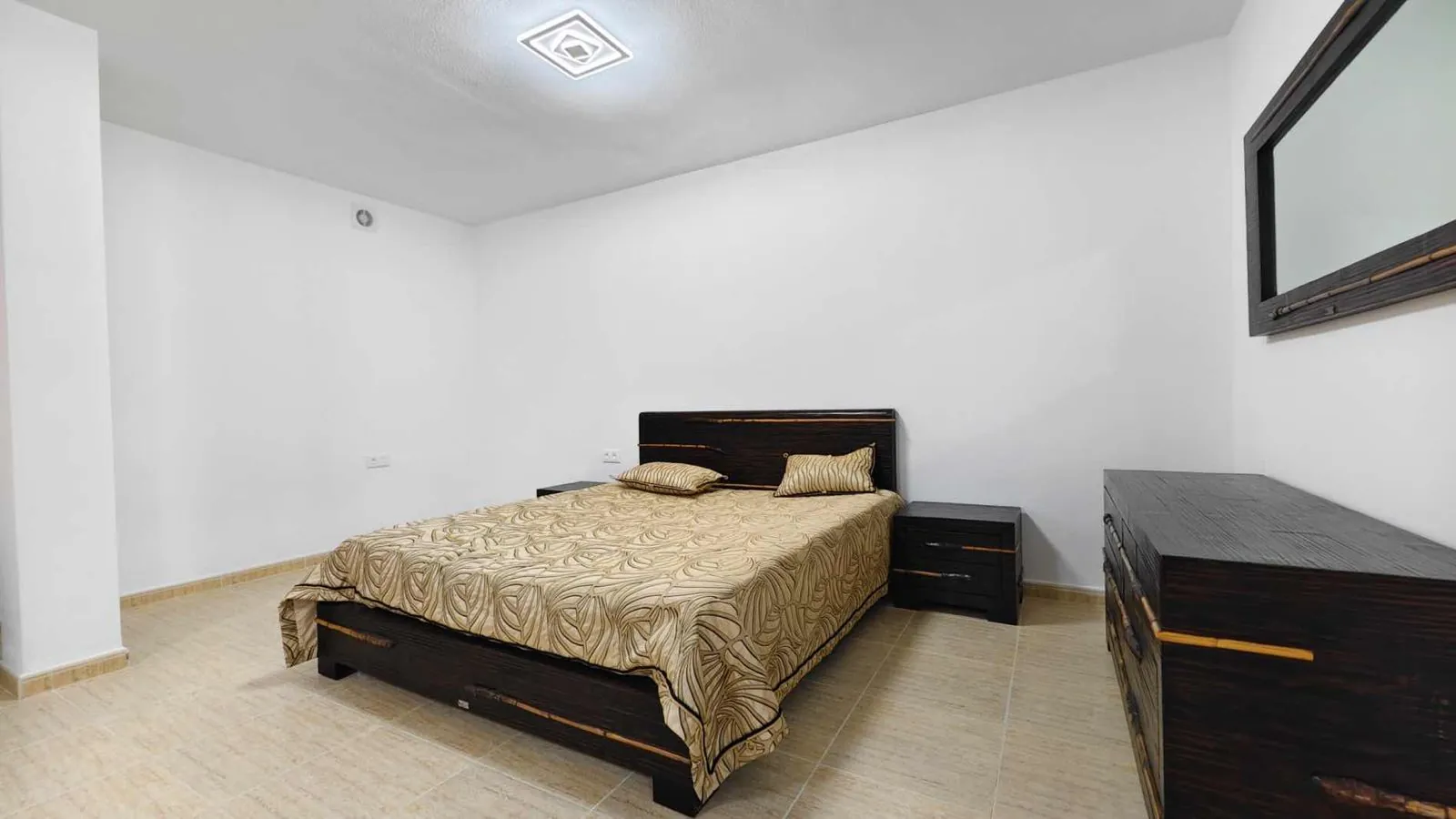 Chalet en venta de 4 dormitorios en Torrevieja, Alicante