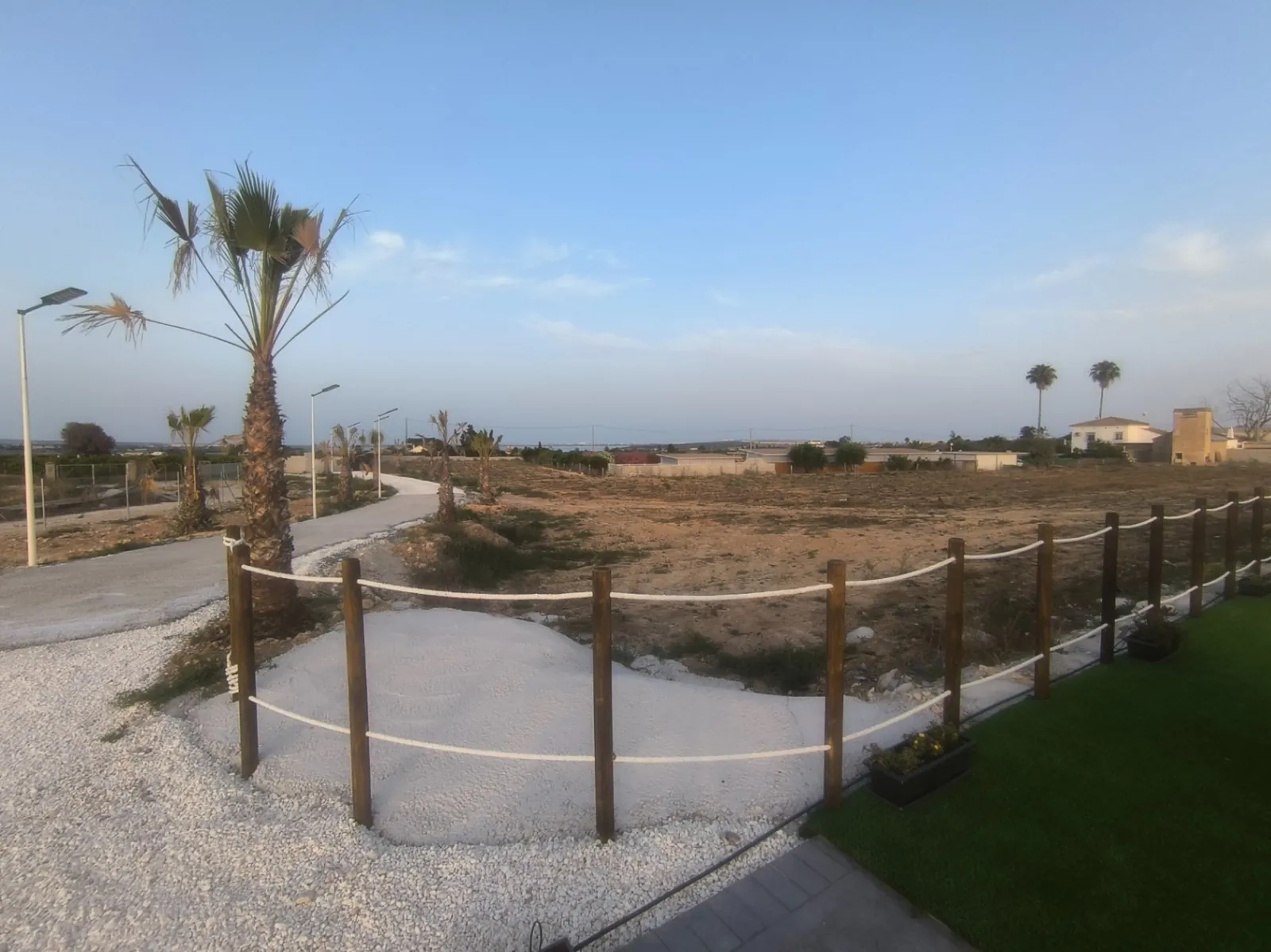 Impresionante Villa independiente con gran terreno en venta en Los Montesinos, Alicante