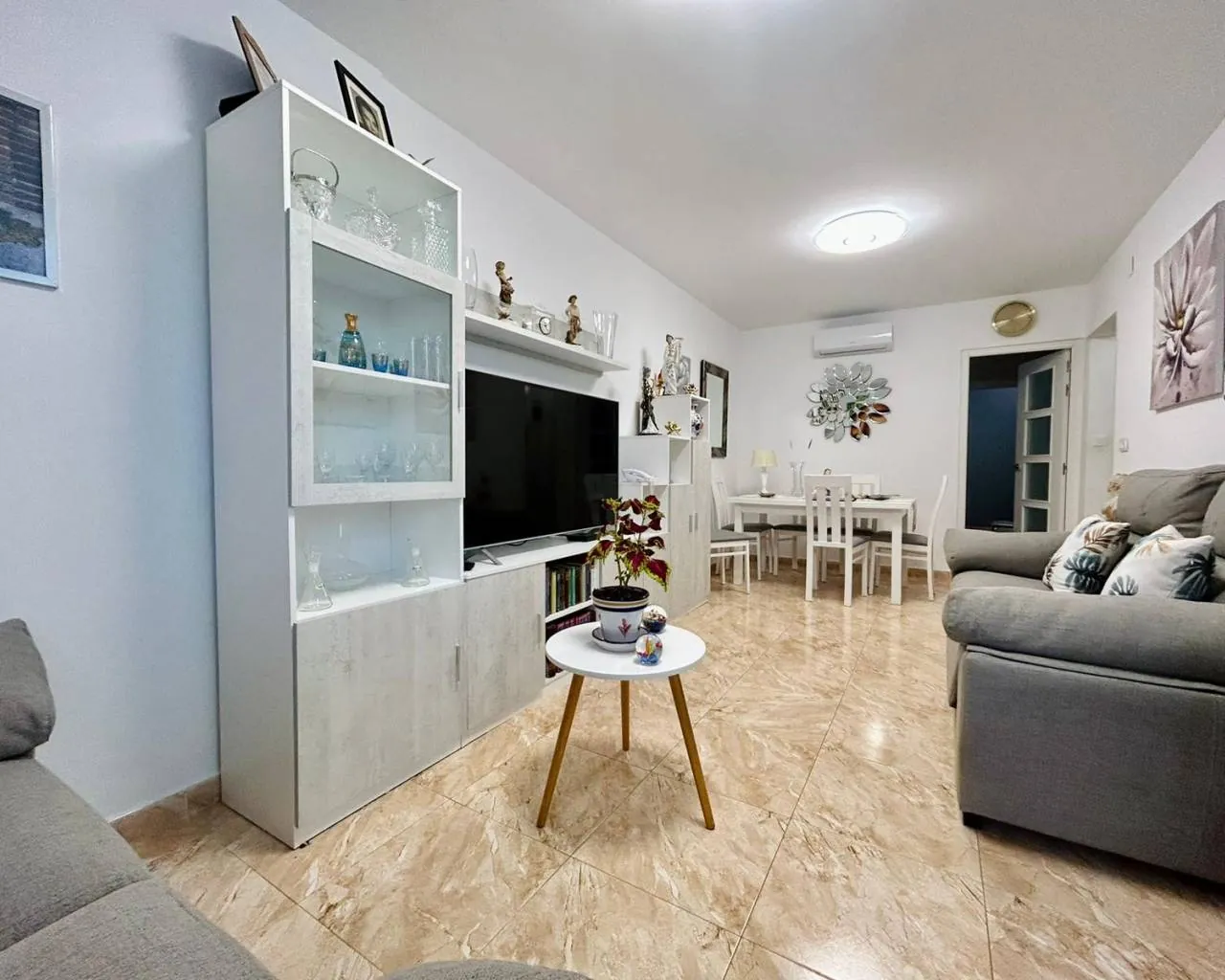 Casa adosada totalmente reformada en venta en El Chaparral, Torrevieja
