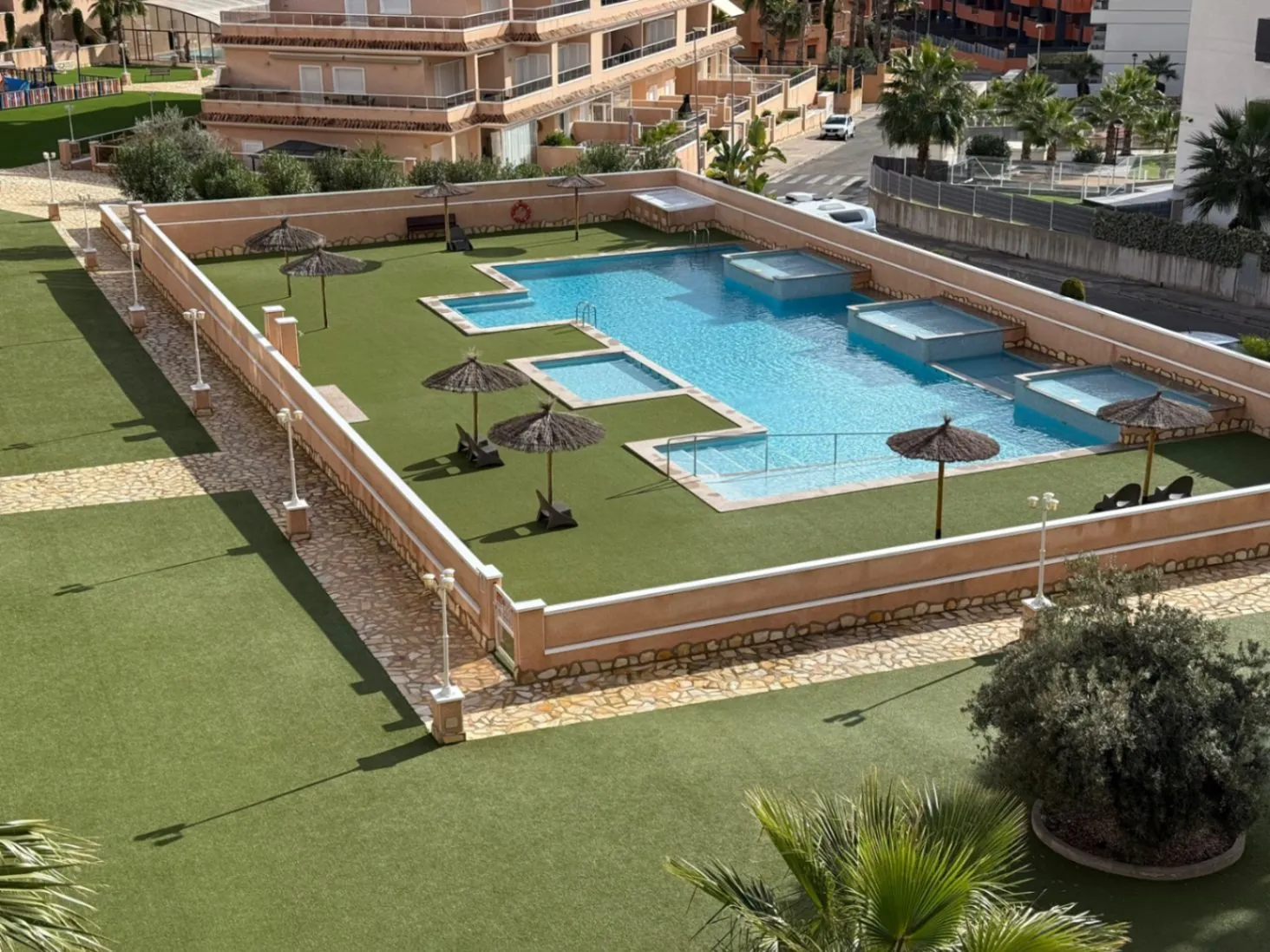 Apartamento de dos dormitorios en venta en Villamartín, Orihuela Costa