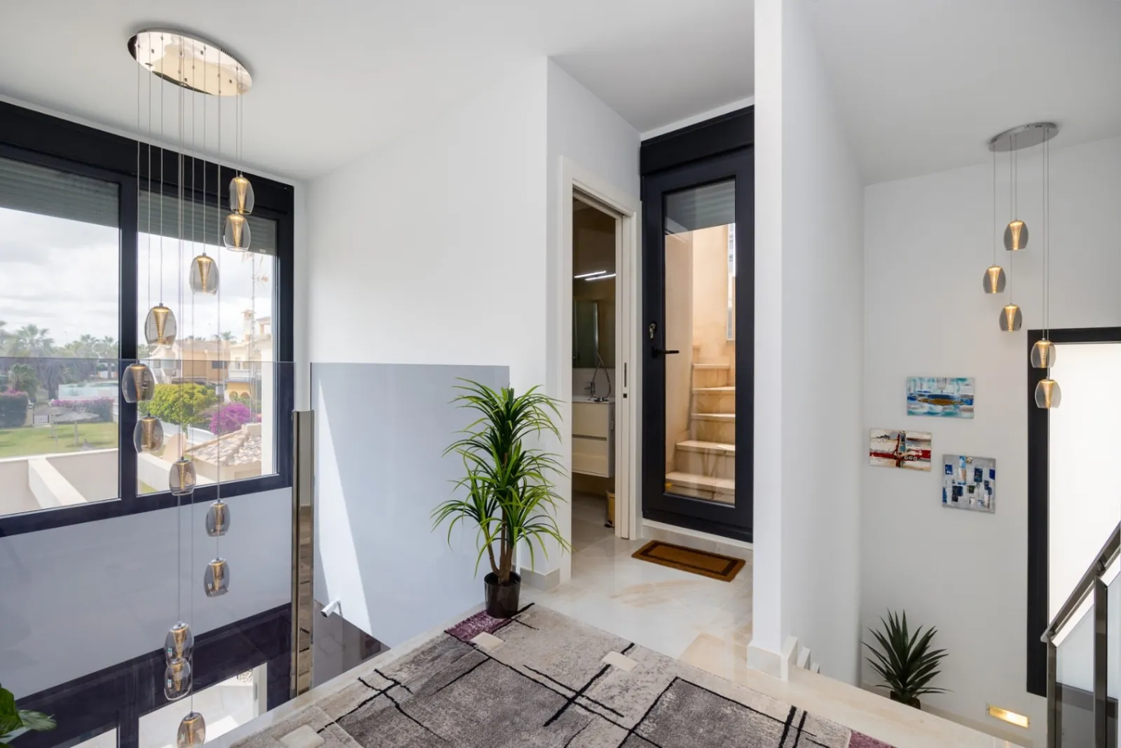 Increíble Villa de tres dormitorios en venta en Lomas de Cabo Roig, Orihuela Costa