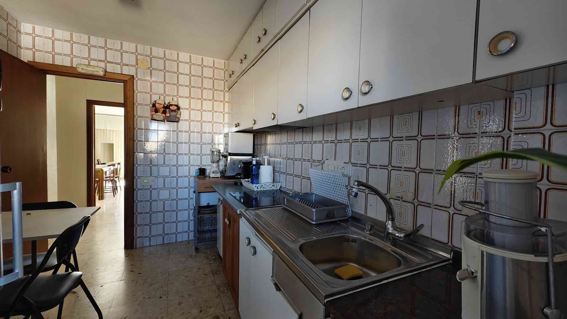 Apartamento de tres habitaciones con impresionantes vistas al mar en Torrevieja.